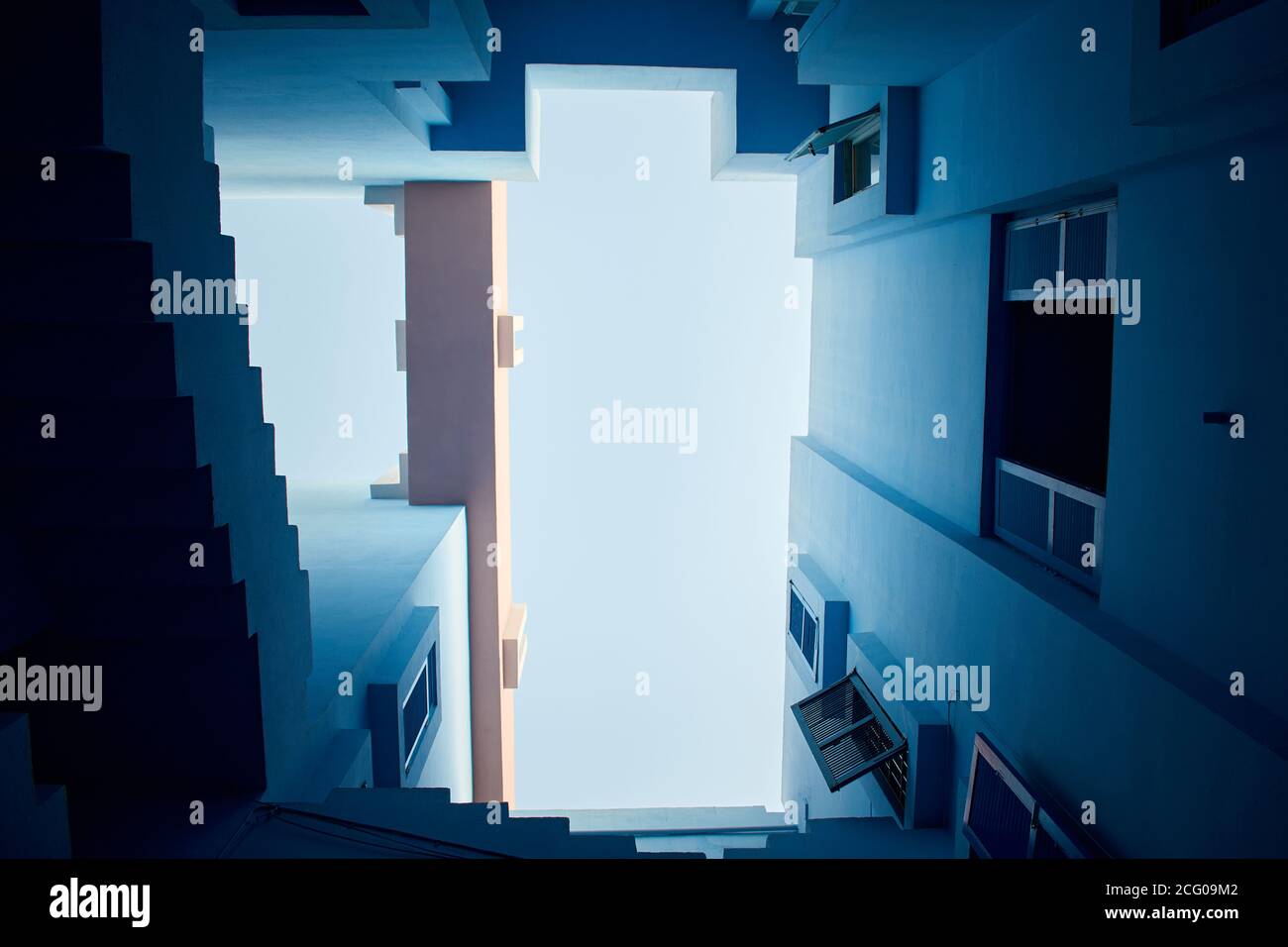 Blaues Gebäude in der 'Muralla Roja' in Calpe, Spanien Stockfoto