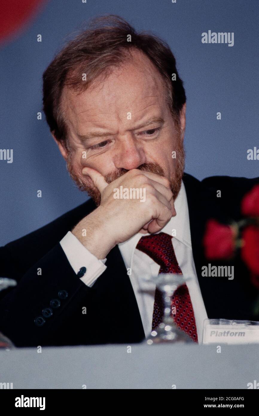 Robin Cook MP auf der Plattform auf der Labour Party Konferenz in Brighton. 27. September 1993. Foto: Neil Turner Stockfoto