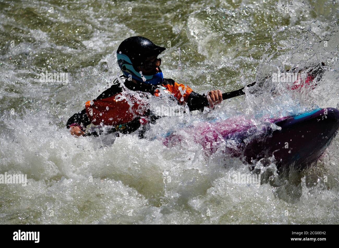 Kajak in Stromschnellen Stockfoto