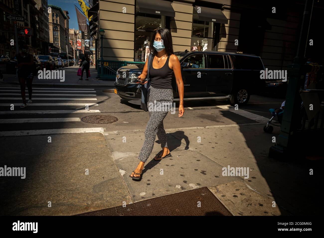 Menschen mit Masken in New York am Sonntag, 23. August 2020 . (© Richard B. Levine) Stockfoto