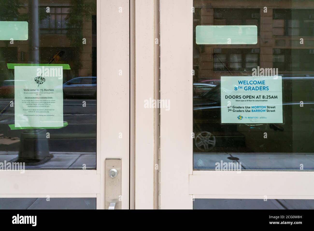 Geschlossen 75 Morton Street School in der Greenwich Village Nachbarschaft von New York am Dienstag, 1. September 2020. Vermeiden eines möglichen Lehrerstreiks der New Yorker Bürgermeister Bill De Blasio hat den ersten Schultag 11 Tage bis September 21 zurückgeschoben, mit Fernunterricht ab September 16. (© Richard B. Levine) Stockfoto