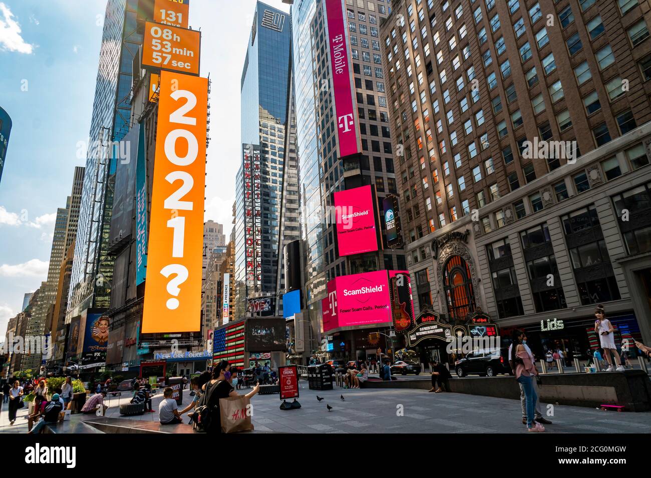 Die Werbung auf dem One Times Square in New York während der COVID-19 Pandemie erinnert die Menschen daran, wie viele Tage bis 2020 bleiben, am Samstag, 22. August 2020. (© Richard B. Levine) Stockfoto