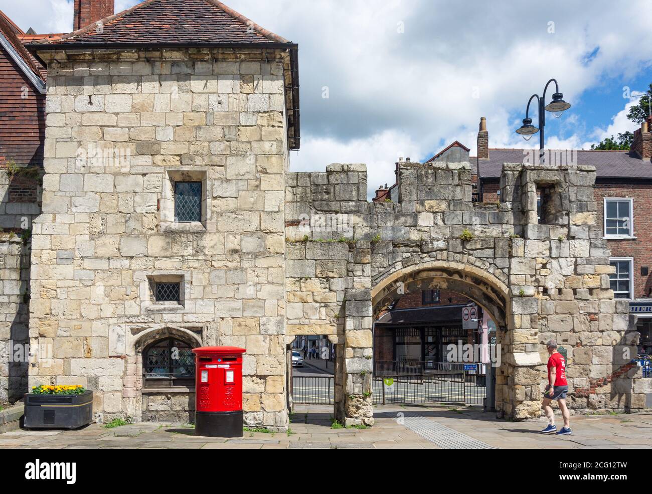 Abbey Wall Gateway, Exhibition Square, York, North Yorkshire, England, Großbritannien Stockfoto