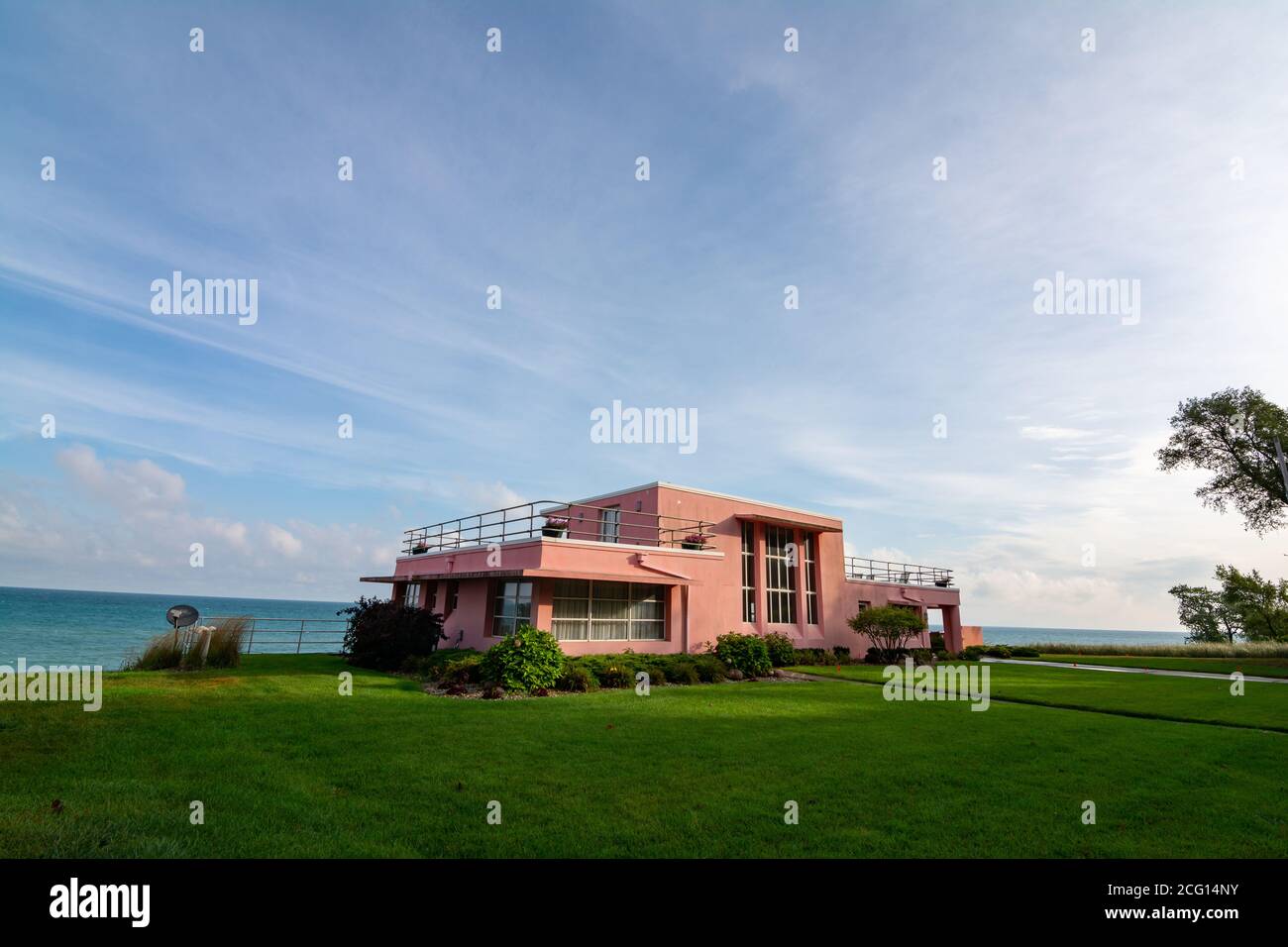 Beverly Shores, Indiana / USA - 2. September 2020: Historisches 1933 Chicago World's Fair Century of Progress Home an einem wunderschönen Sommermorgen Stockfoto