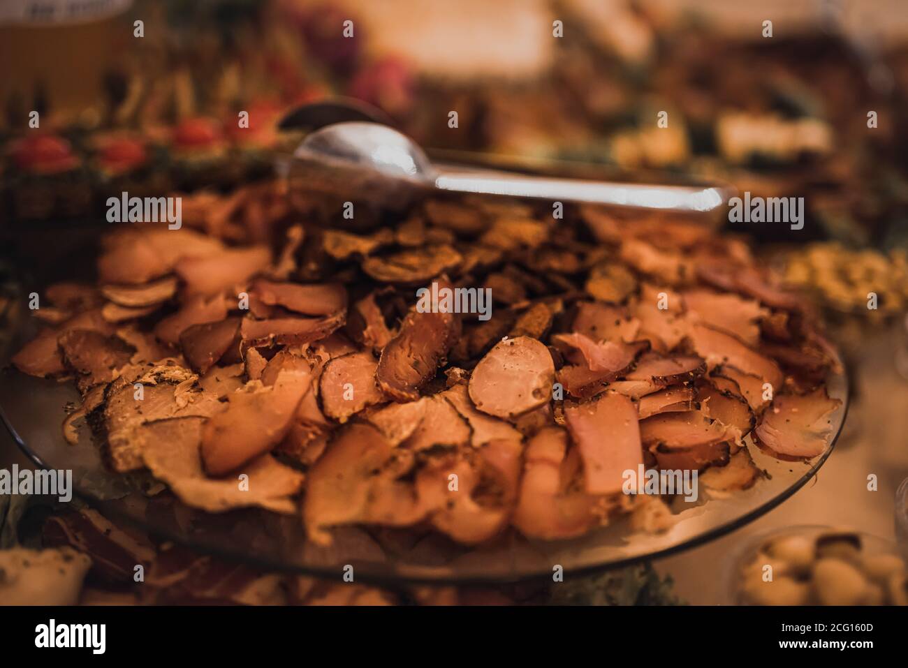 Süßes Gebäck, Desserts. Catering Für Abendessen. Konzept Hochzeit Geburtstag Stockfoto