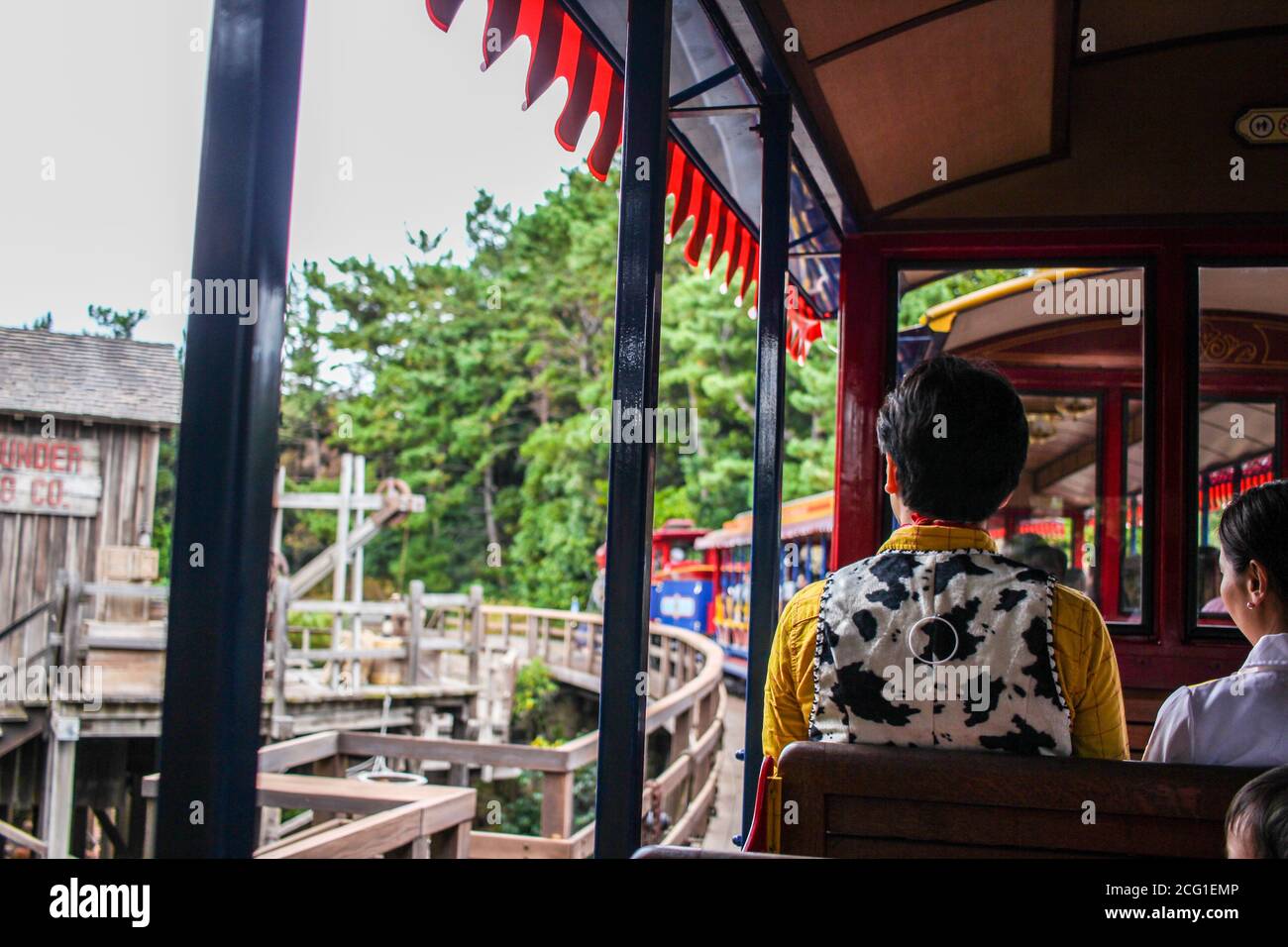 Tokio Japan Dezember 2018 Menschen In Toy Story Cosplay Kostumen Fahren Im Zug Bei Tokyo Disney Stockfotografie Alamy