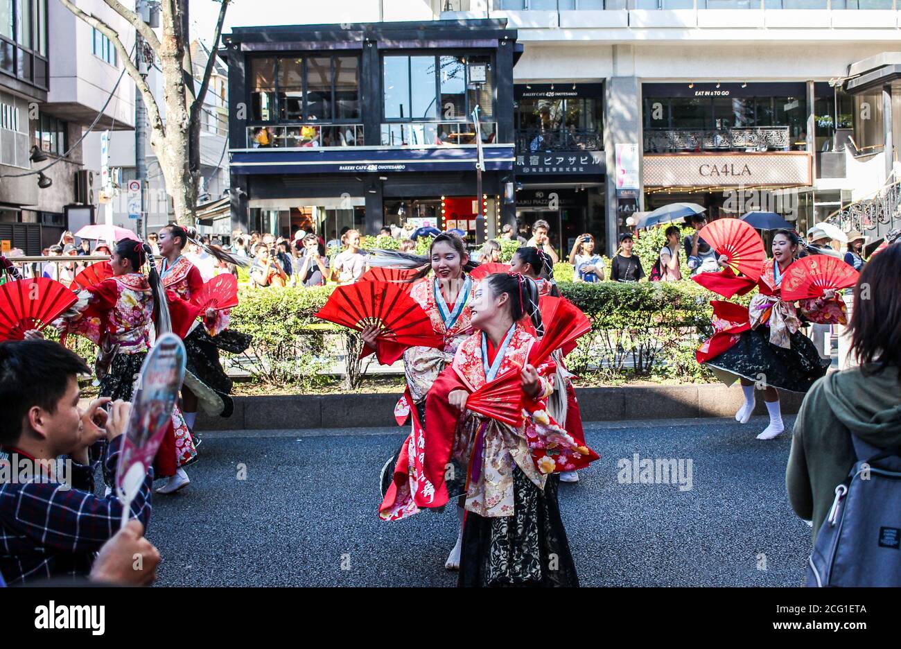 Tokio, Japan - August 2018: Menschen tanzen beim Yosakoi Festival 2018 in Tokio, Japan Stockfoto