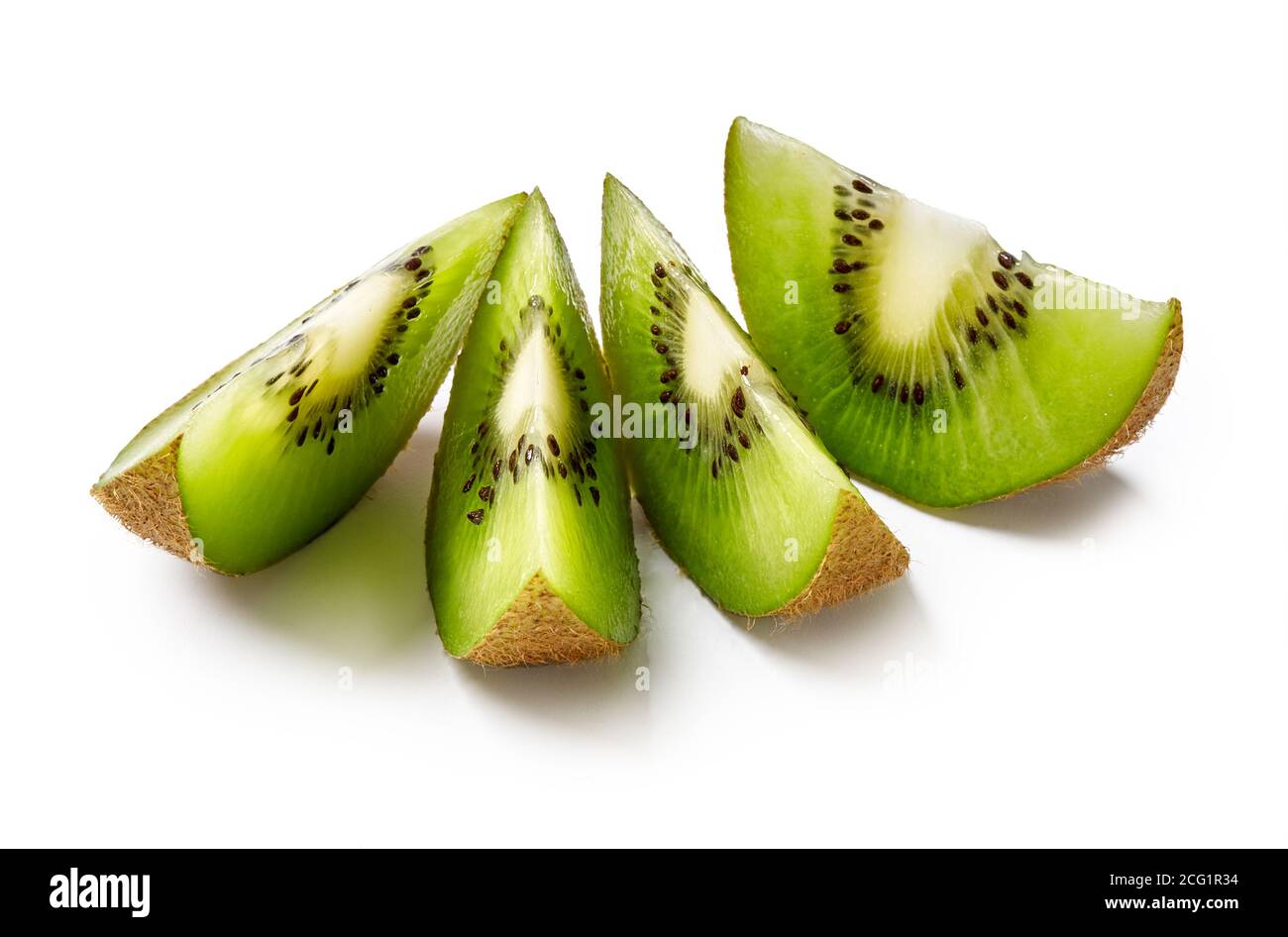 In Scheiben geschnittene Kiwis auf weißem Hintergrund. Stockfoto