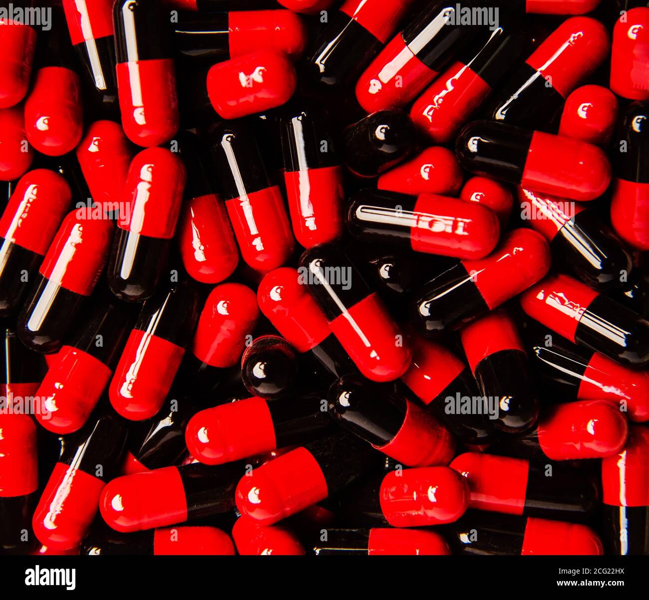 Schwarze rote Pillen Stockfoto