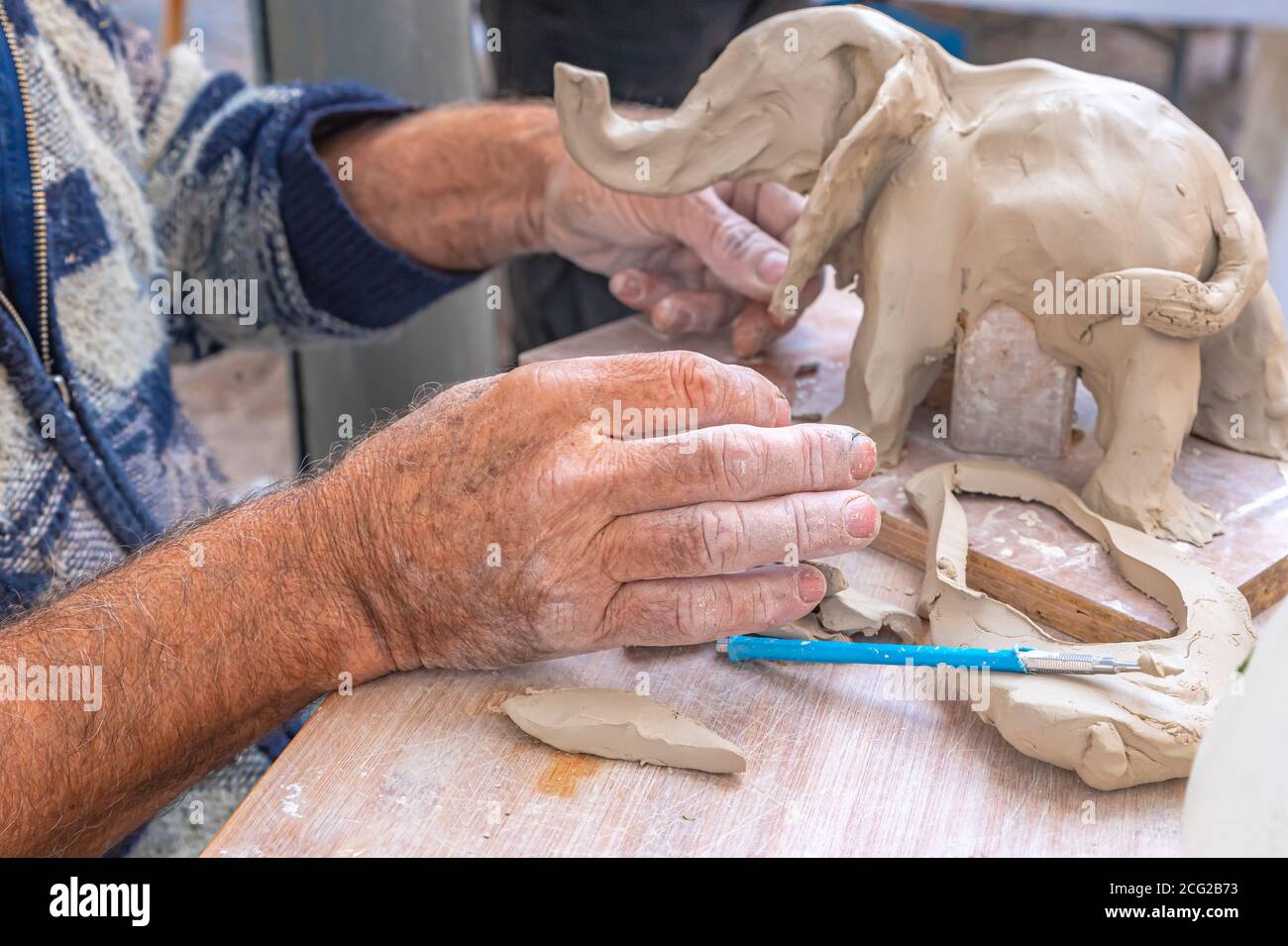 Künstler Skulpturen ein Elefant in Ton Stockfoto