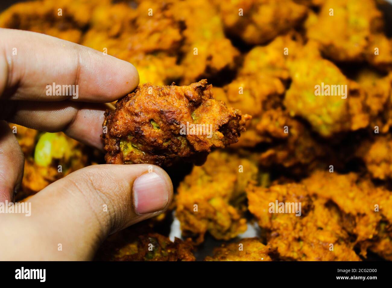 Pakora oder Pakoda ein traditioneller und beliebter indischer vegetarischer Snack Stockfoto