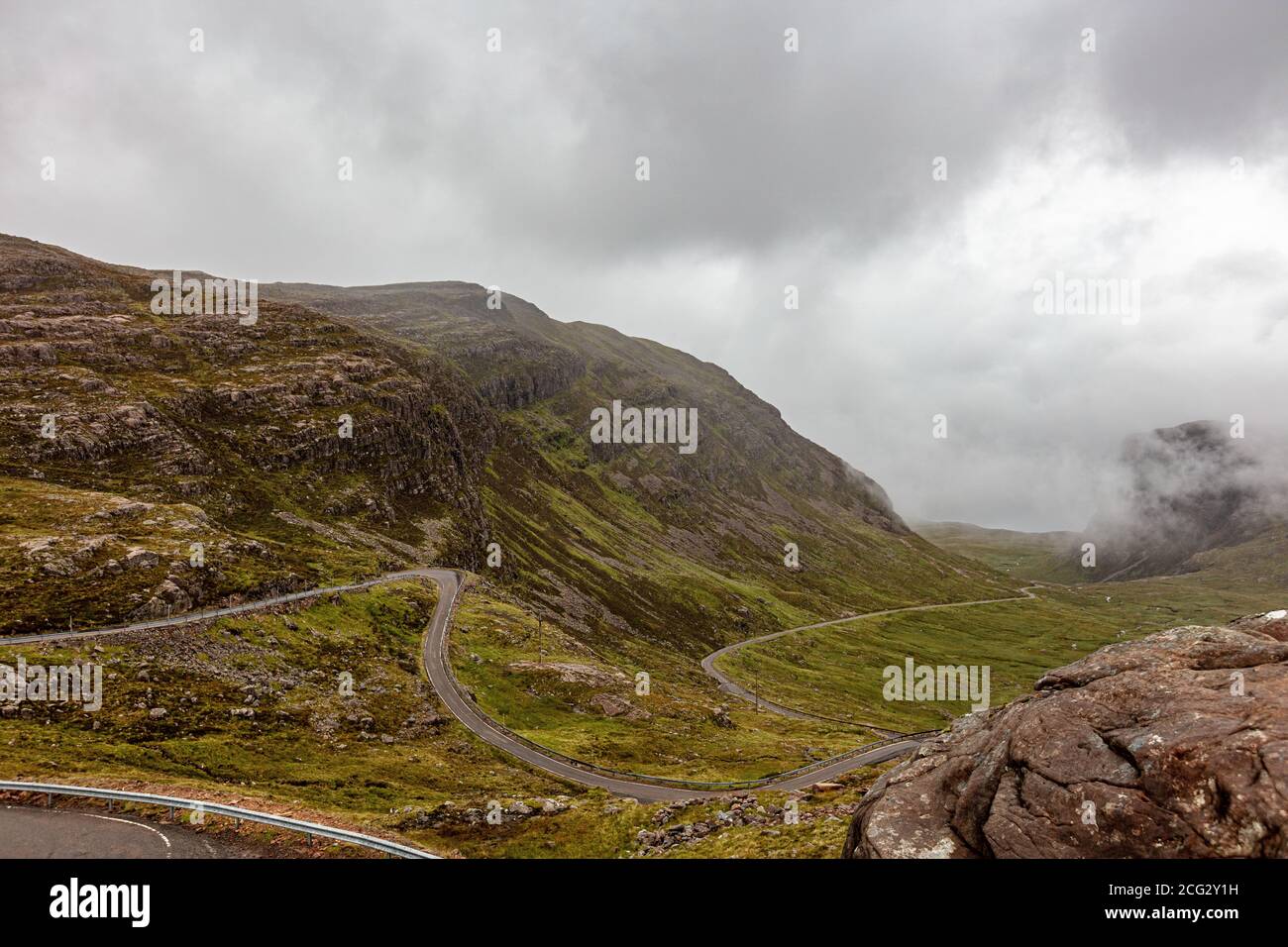 Windy Road in den Highlands von Schottland Stockfoto