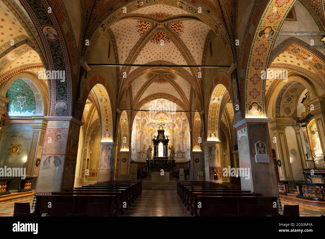 Lugano Schweiz , 1. Juli 2020 : Innenansicht des Luganer Doms von St. Lawrence im Tessin Schweiz Stockfoto