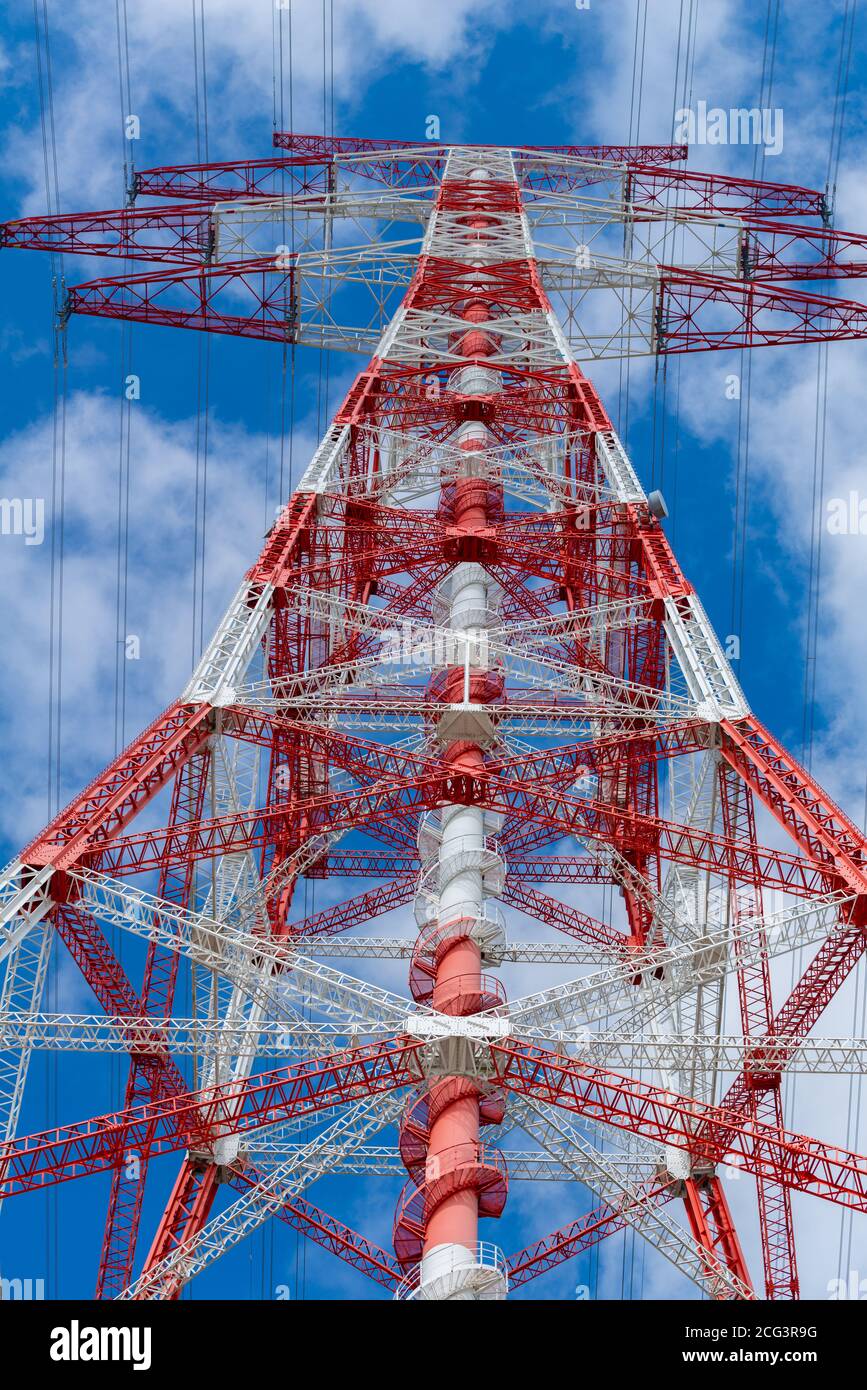 Detail eines Strommostes an der Elbe, Kabel über die Elbe, Hetlinger Schanze, Haseldorfer Marsch, Hetlingen, Schleswig-Holstein, Deutschland Stockfoto
