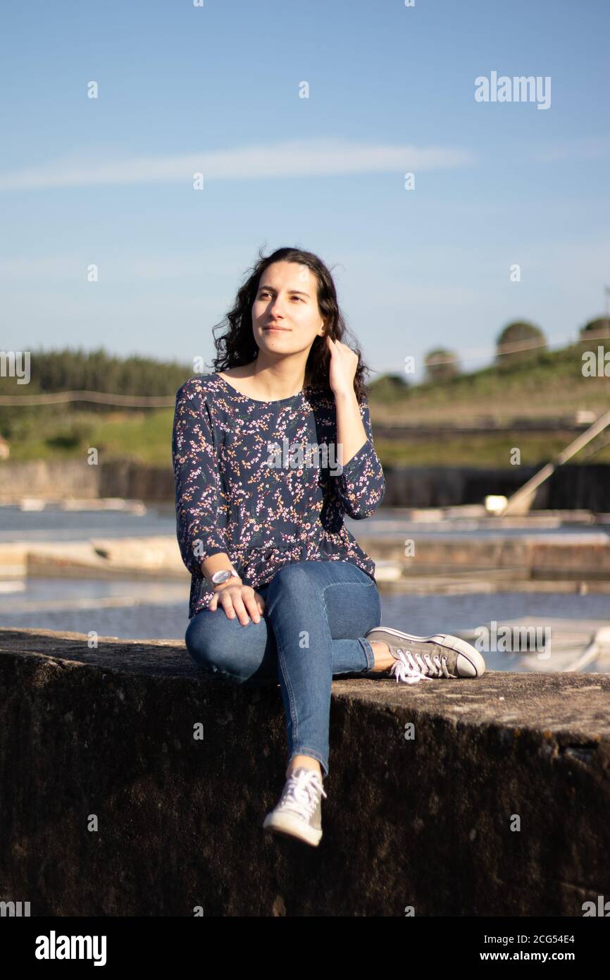 Fotoshooting über die Natur mit einer Frau Stockfoto