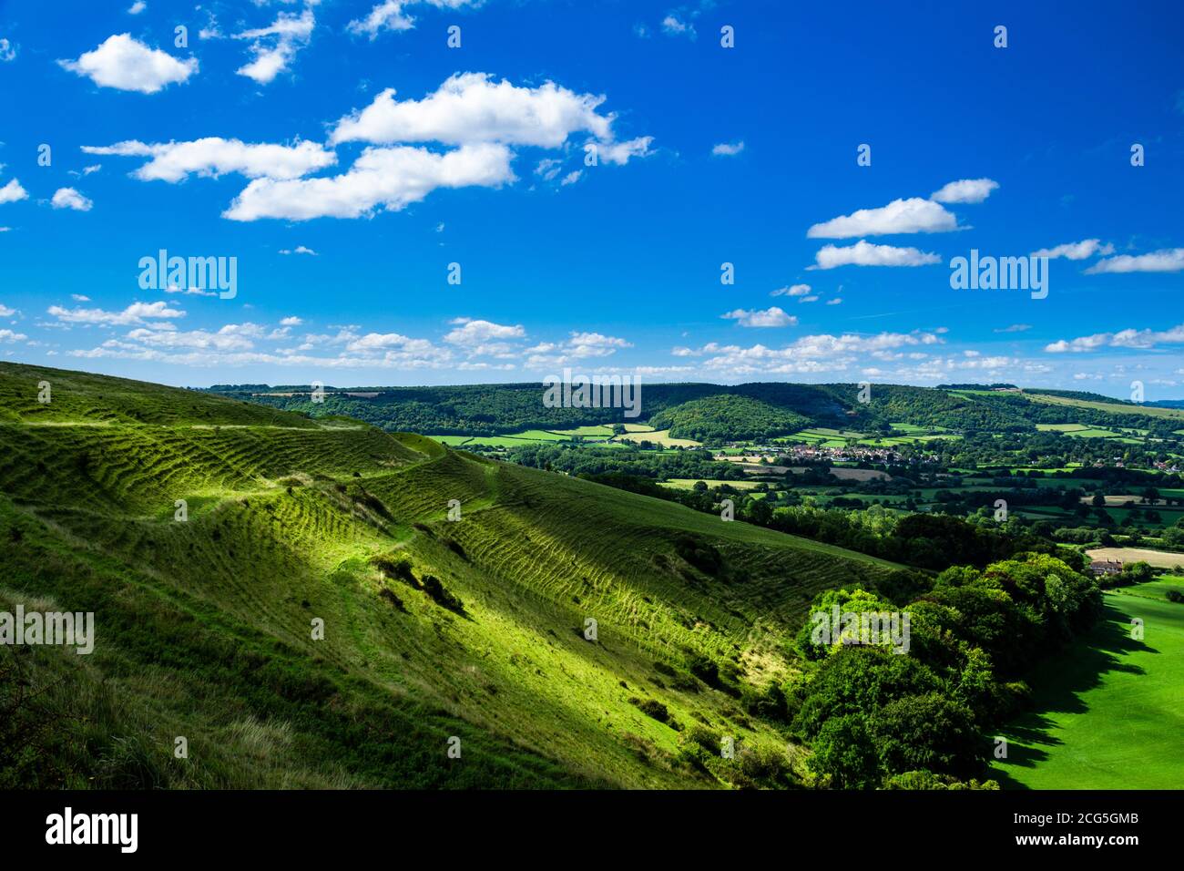 Ein Sommertag auf der Spitze des Hambledon Hill on Der Norden Dorset Downs Südwesten Englands Stockfoto