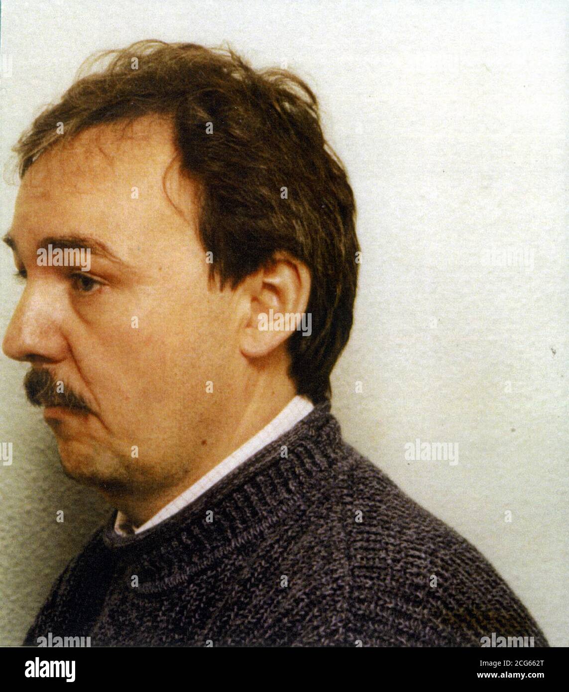 Die Polizei sammelt ein Foto des ehemaligen Detective Constable Thomas Reynolds, 39, Teil von 9 Regional Crime Squad in East Dulwich, im Süden Londons im Jahr 1995, der für dreieinhalb Jahre im Old Bailey in London inhaftiert wurde. * nachdem er wegen Verschwörung zur Lieferung einer Droge der Klasse B verurteilt wurde, als Teil einer Bande von korrupten Polizeibeamten, die am Drogenhandel beteiligt waren. Stockfoto