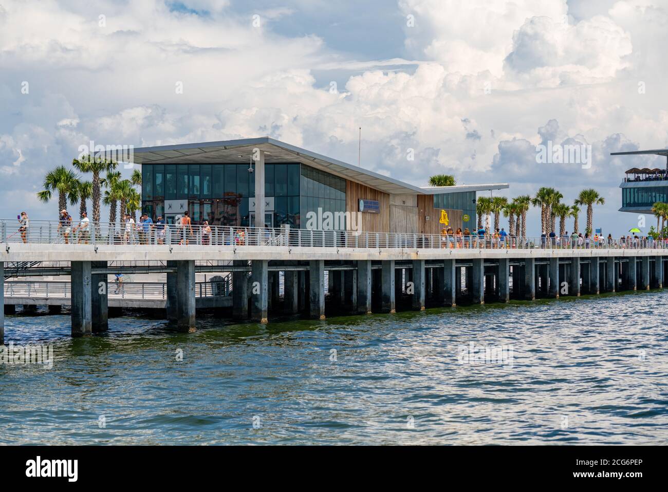 Foto des Tampa Bay Discovery Center auf der St. Petersburg Pier Stockfoto
