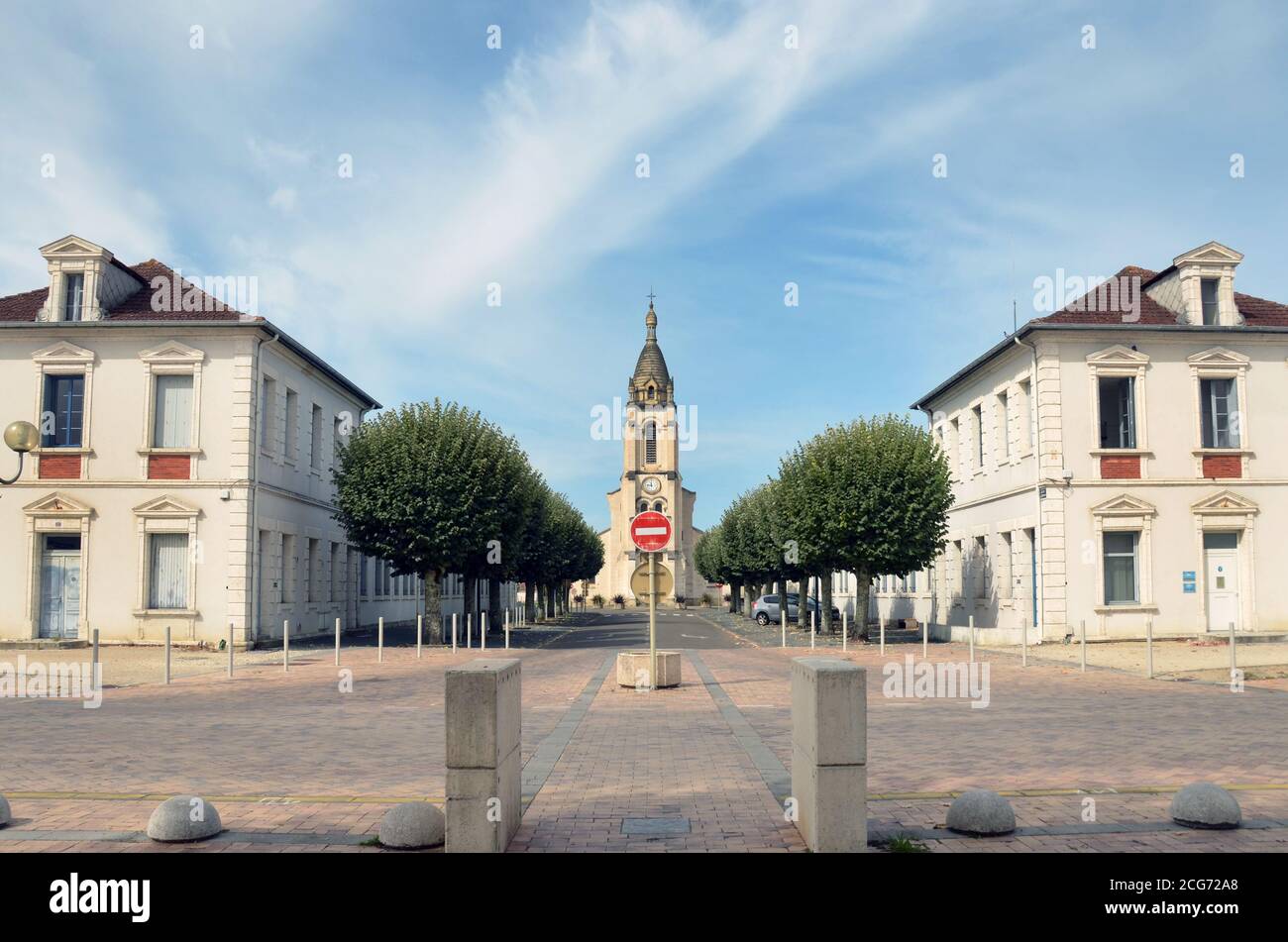 Die Stadt Morcenx, Südwestfrankreich, liegt zwischen Bordeaux und Bayonne. Hier ist die Kirche. Stockfoto