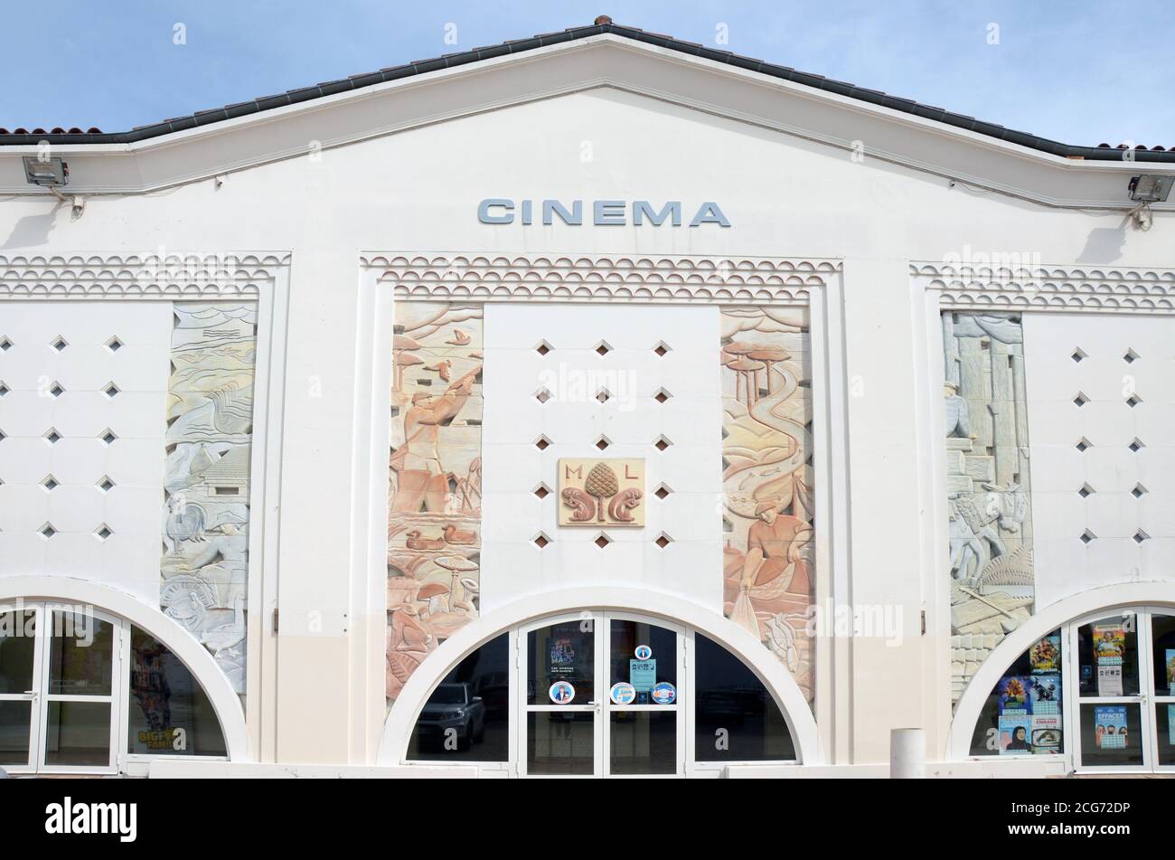 Die Stadt Morcenx, Südwestfrankreich, liegt zwischen Bordeaux und Bayonne. Hier ist die Art-Deco-Kino-Architektur. Stockfoto