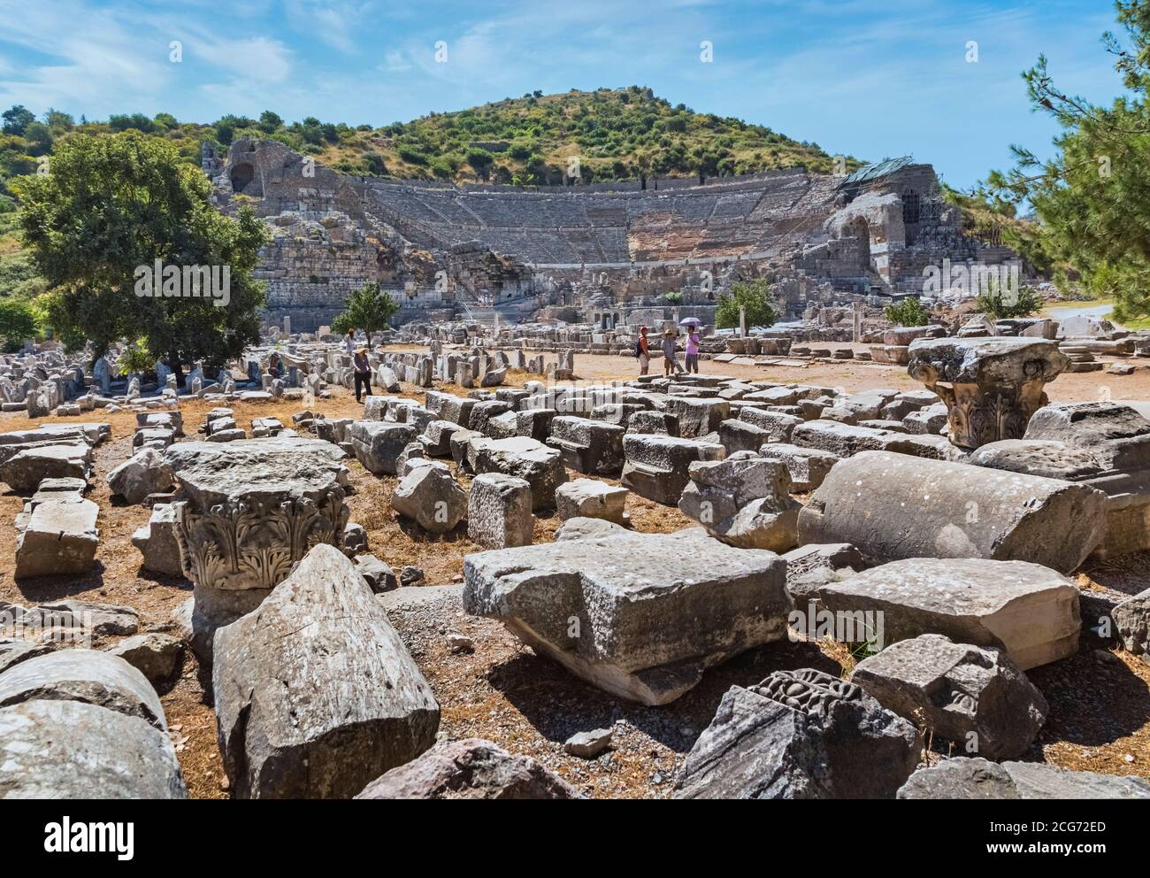 Ephesus, bei Selcuk, Provinz Izmir, Türkei. Der Bau des Großen Theaters begann mit den Griechen im dritten Jahrhundert v. Chr.. Es wurde durch die R erweitert Stockfoto