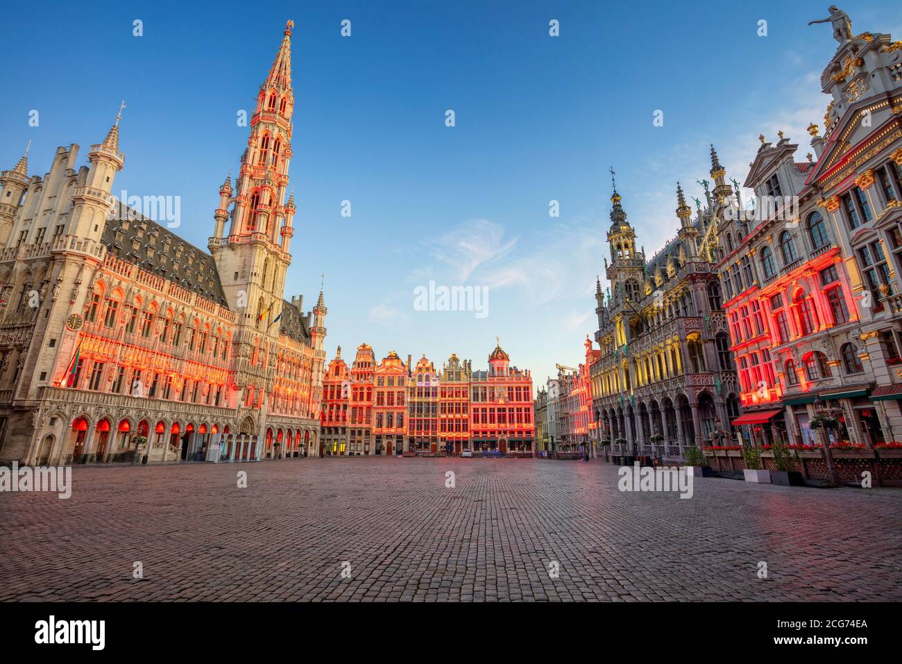 Brüssel, Belgien. Stadtbild von Brüssel mit Grand Place bei Sonnenaufgang. Stockfoto