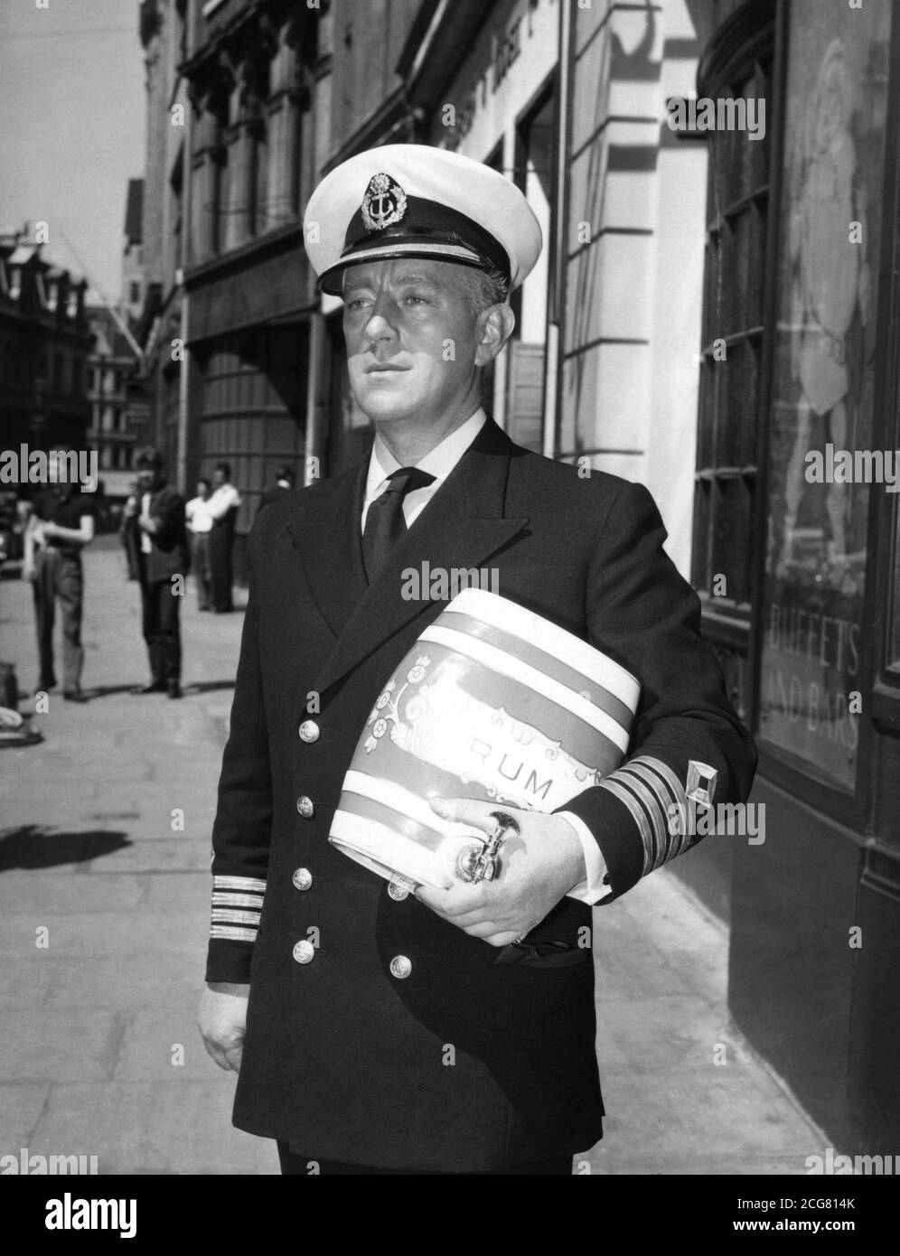 Alec Guinness als Kapitän William Horatio Ambrose in der Ealing Komödie Barnacle Bill. Stockfoto