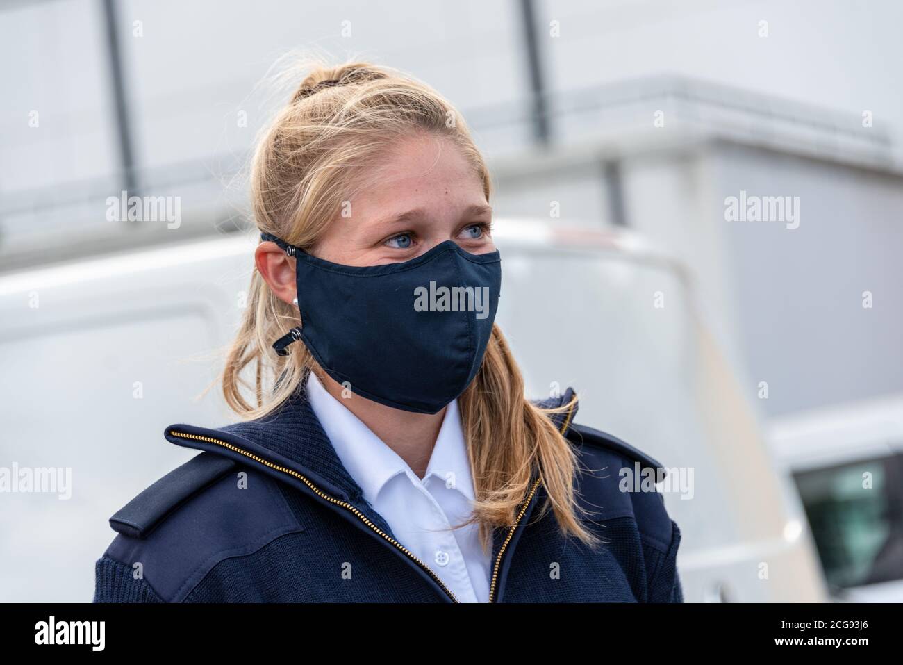 Zwei schleswig-holsteinische Polizeiinnen starten morgen (10.09.) bei den Segelwettbewerben der KIELER Woche 2020. Innenministerin Sabine Sütterlin-W. Stockfoto