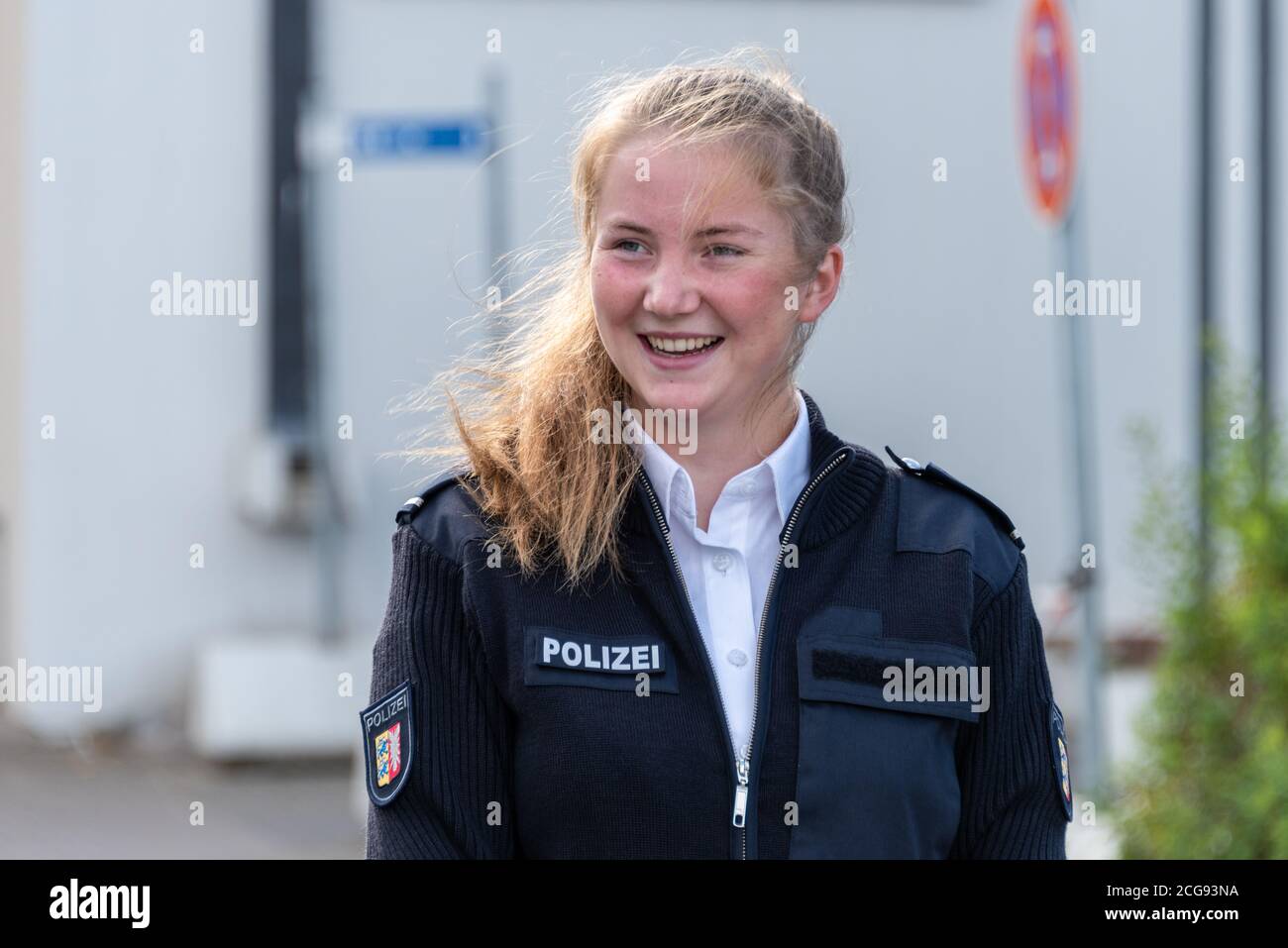 Zwei schleswig-holsteinische Polizeiinnen starten morgen (10.09.) bei den Segelwettbewerben der KIELER Woche 2020. Innenministerin Sabine Sütterlin-W. Stockfoto