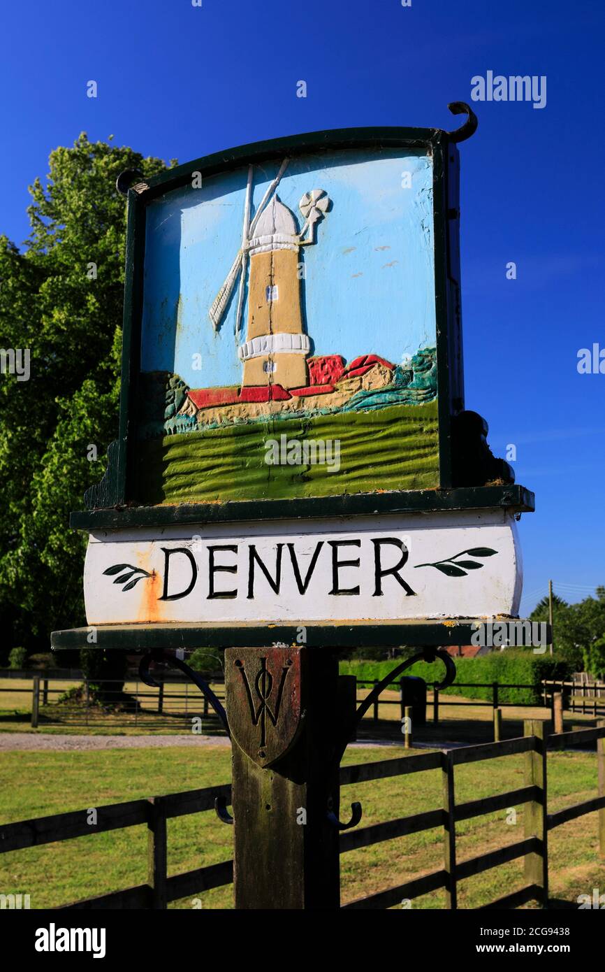 Das Dorfzeichen von Denver, Norfolk; England; Großbritannien Stockfoto