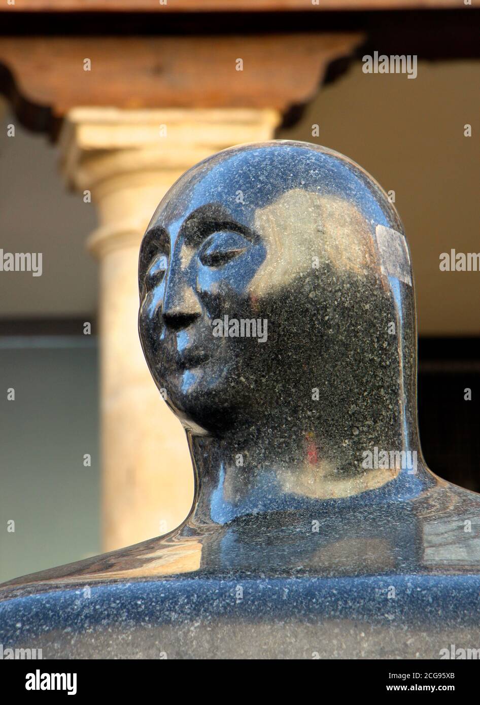 Nahaufnahme Skulptur Mujer Frau auch als La Gorda bekannt Oder Fat Woman von Indalecio López Castrillo in der Stadt Palencia Centre Kastilien und Leon Spanien Stockfoto