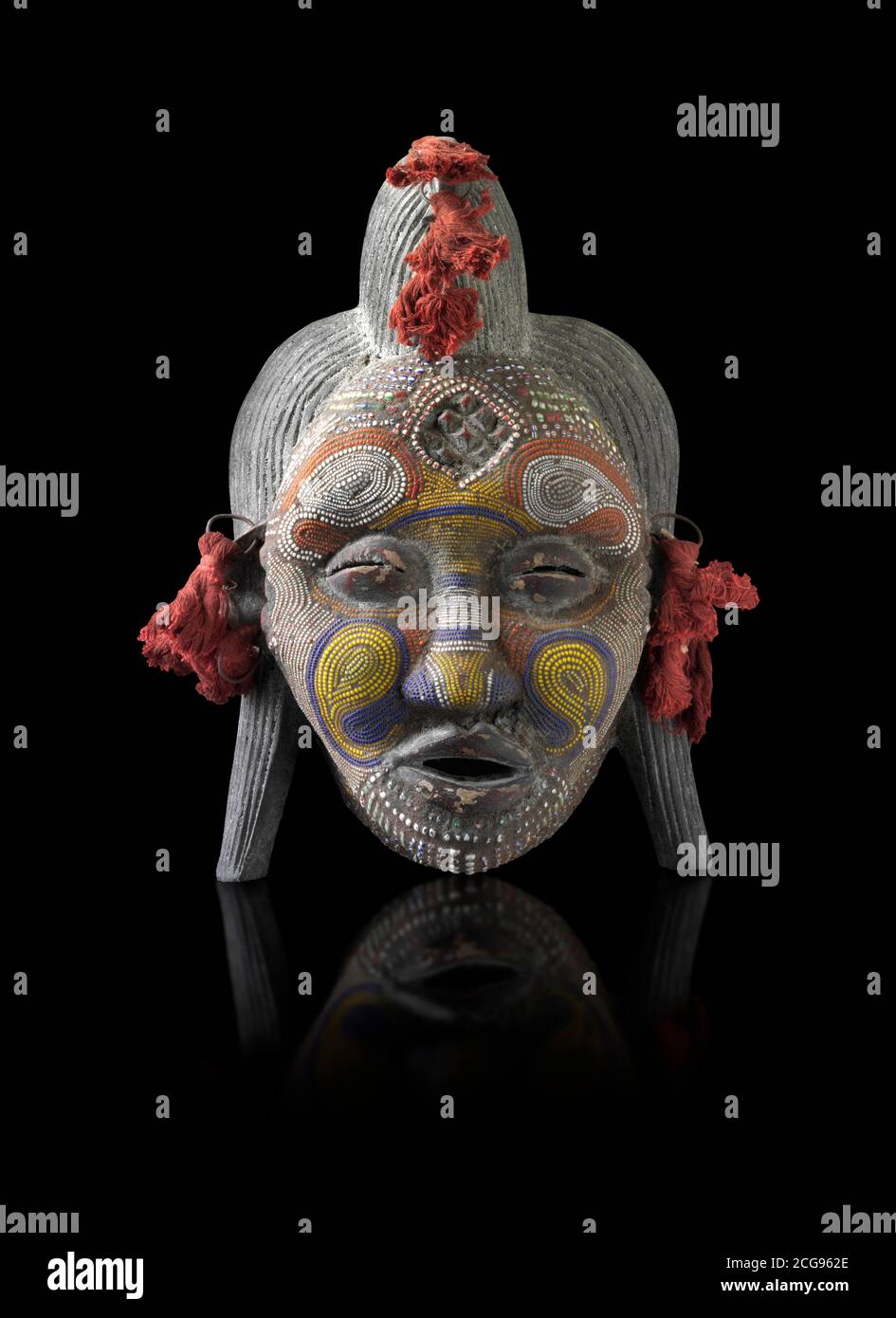 Afrikanische Tribal zeremonielle Gesichtsmaske, traditionelle hölzerne Stammesmaske. Stockfoto