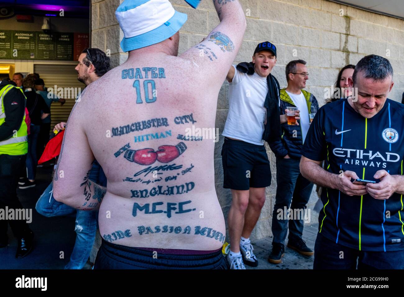 Manchester City Football Fans im Amex Stadium für das Finale der Saison und Premier League Titel Clincher gegen Brighton und Hove Albion. Stockfoto