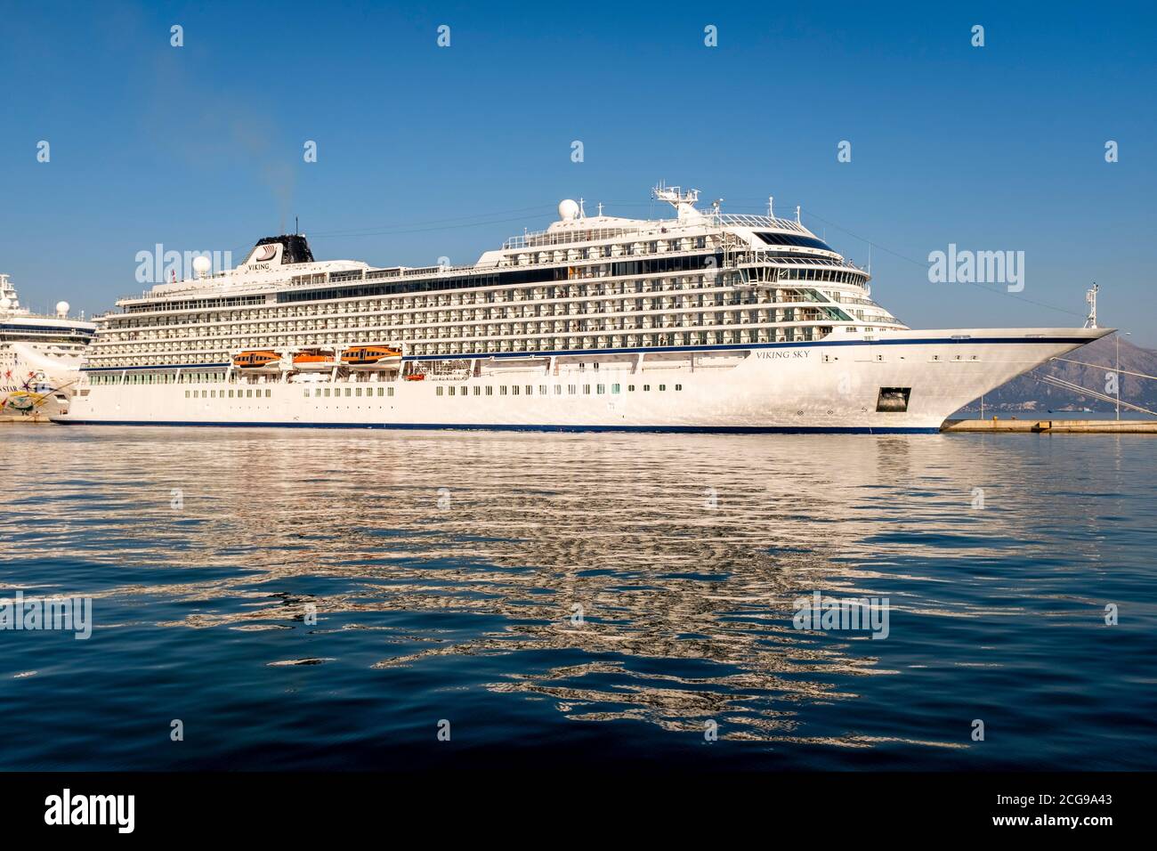 Das Viking Sky Kreuzfahrtschiff Dockte In Korfu Stadt, Korfu Insel, Griechenland An. Stockfoto
