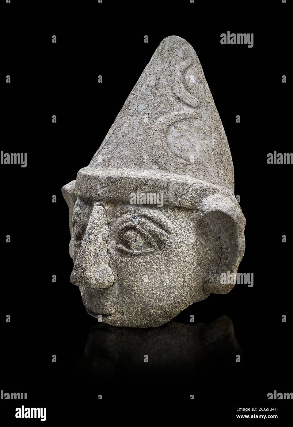 Hittite Statue Kopf eines gottes, Hethiter Hauptstadt Hattusa, Hethiter Mittelreich 1650-1450 v. Chr., Bogazkale Archäologisches Museum, Türkei. Schwarzer Hintergrund Stockfoto
