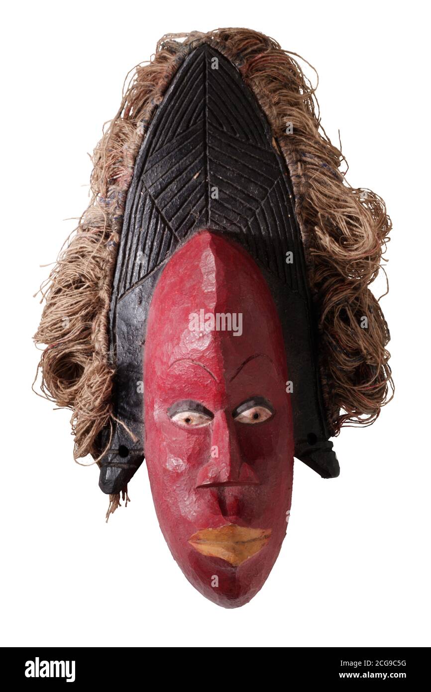 Afrikanische Tribal zeremonielle Gesichtsmaske, traditionelle hölzerne Stammesmaske, ausgeschnitten Stockfoto