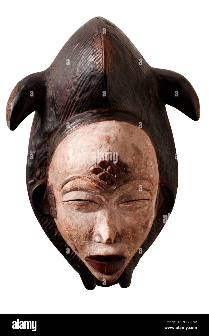 Afrikanische Tribal zeremonielle Gesichtsmaske, traditionelle hölzerne Stammesmaske, ausgeschnitten Stockfoto