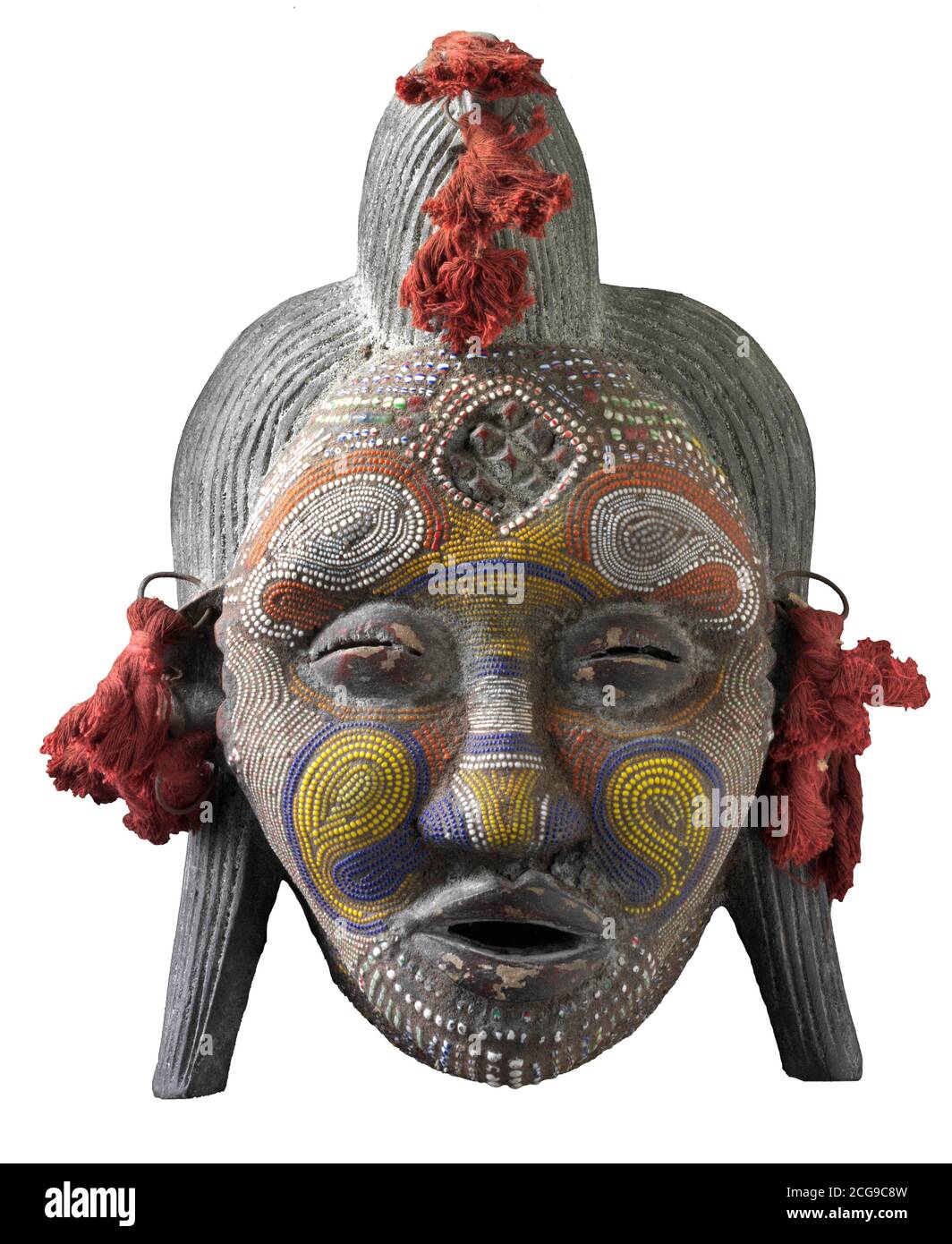 Afrikanische Tribal zeremonielle Gesichtsmaske, traditionelle hölzerne Stammesmaske, ausgeschnitten Stockfoto