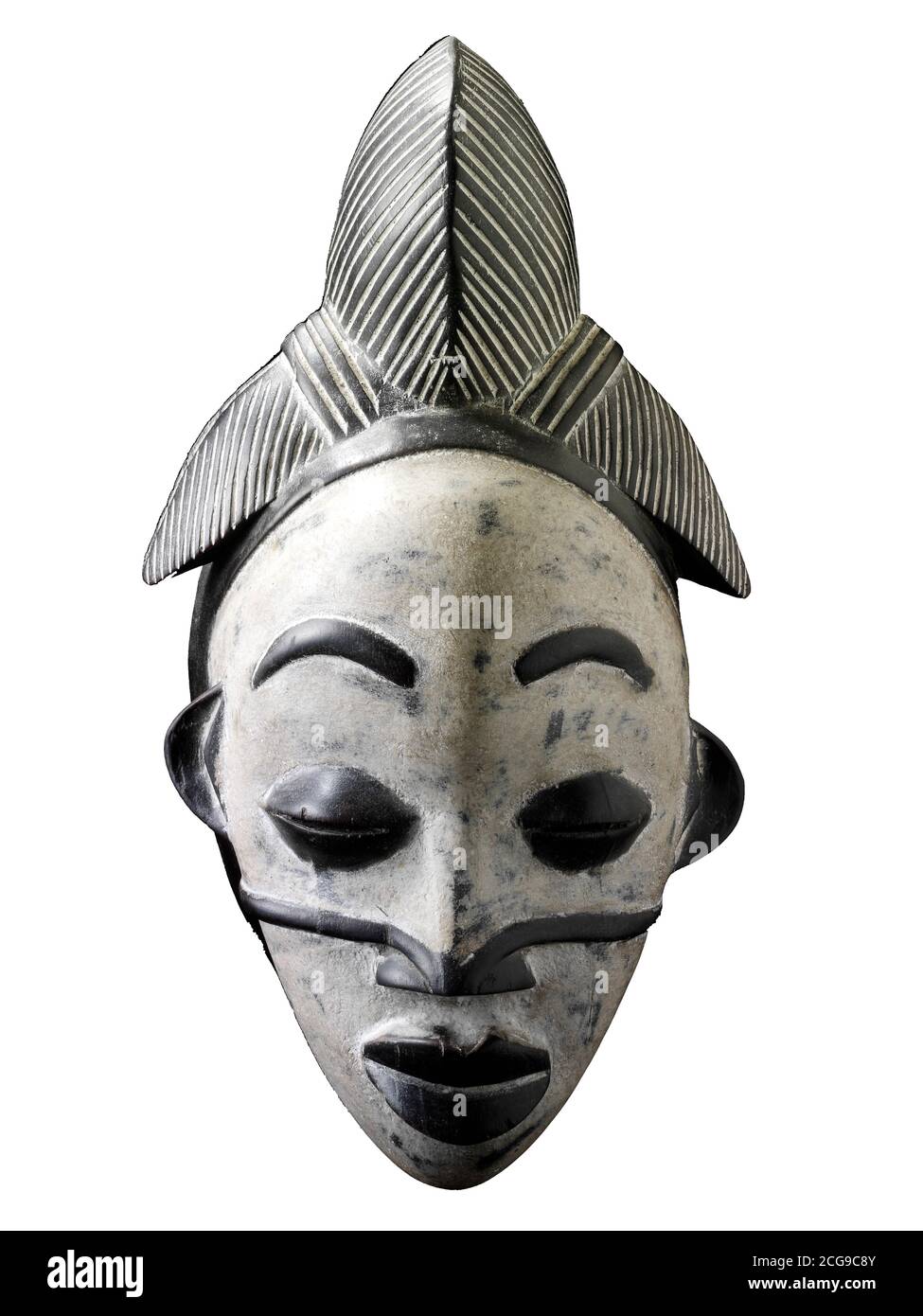 Afrikanische Tribal zeremonielle Gesichtsmaske, traditionelle hölzerne Stammesmaske, ausgeschnitten Stockfoto