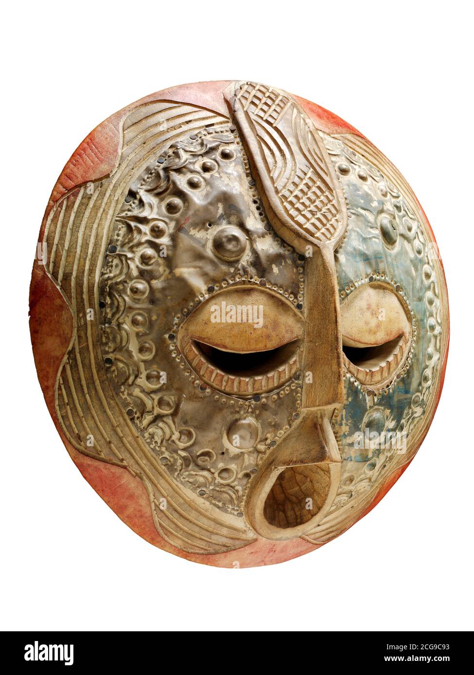 Afrikanische Tribal zeremonielle Gesichtsmaske, traditionelle hölzerne Stammesmaske, ausgeschnitten Stockfoto