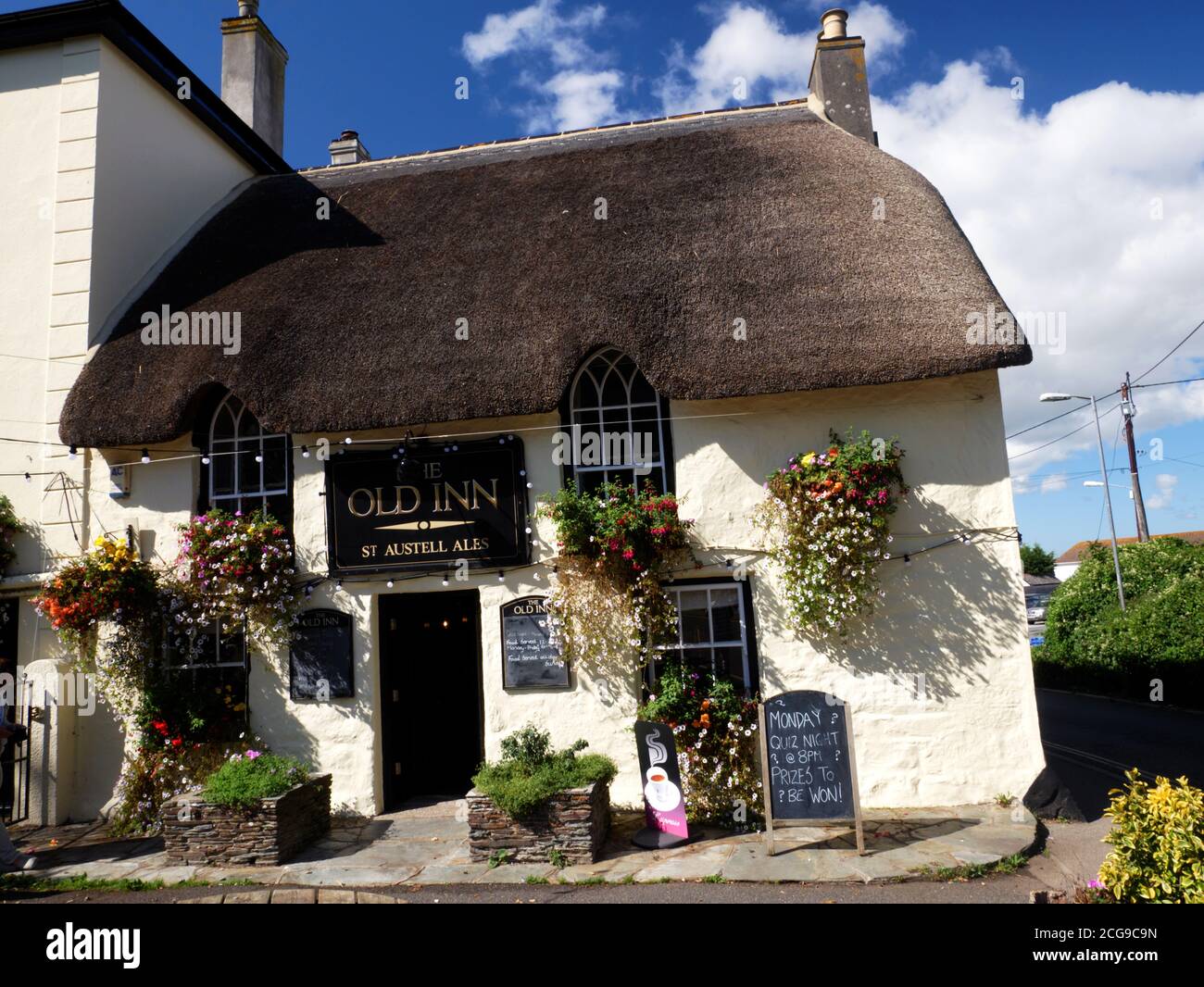 The Old Inn, EIN C16 Reetgedeckten Pub in Mullion, Cornwall. Stockfoto