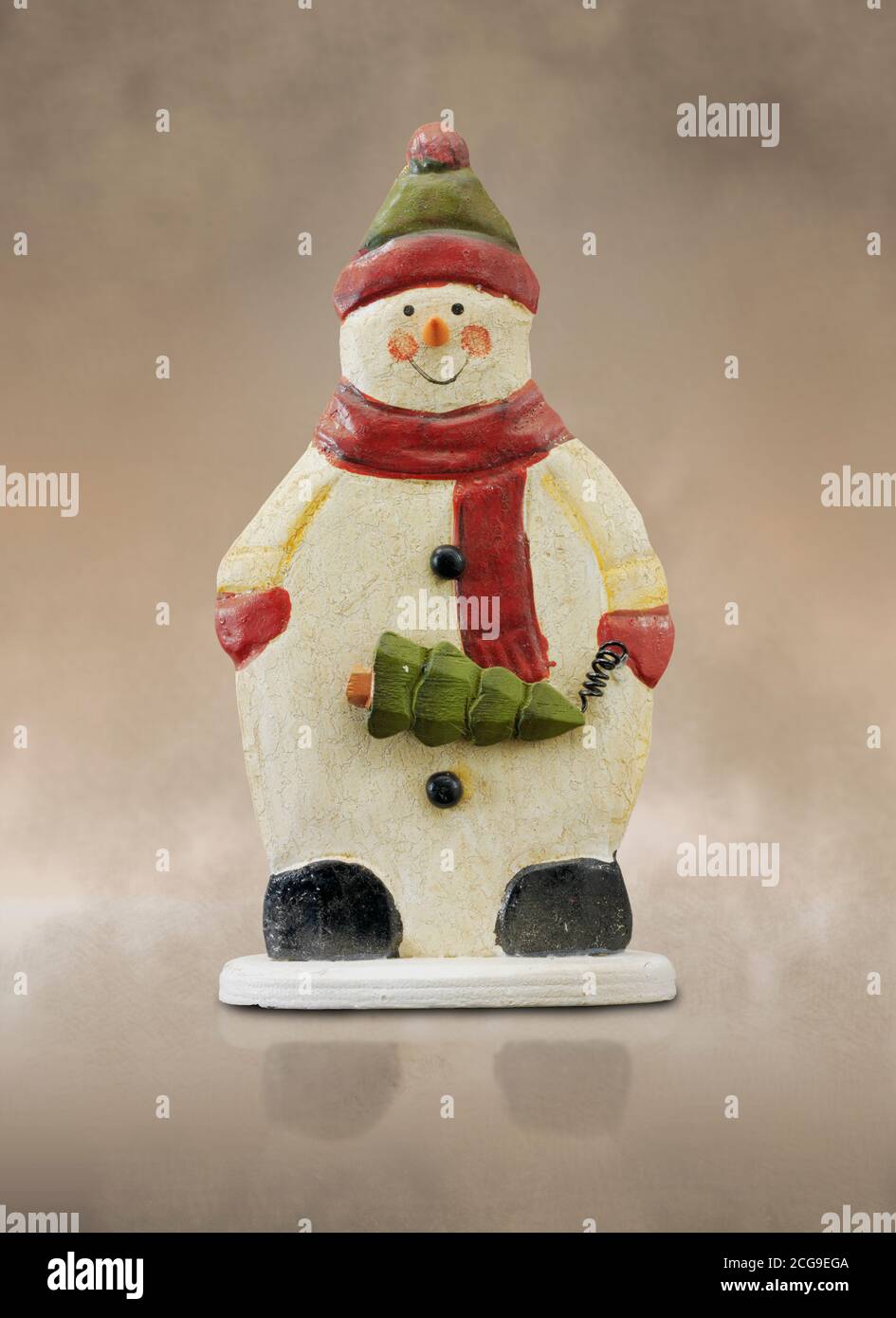 Handgemachte hölzerne Schneemann Weihnachtsdekoration, ausgeschnitten Stockfoto
