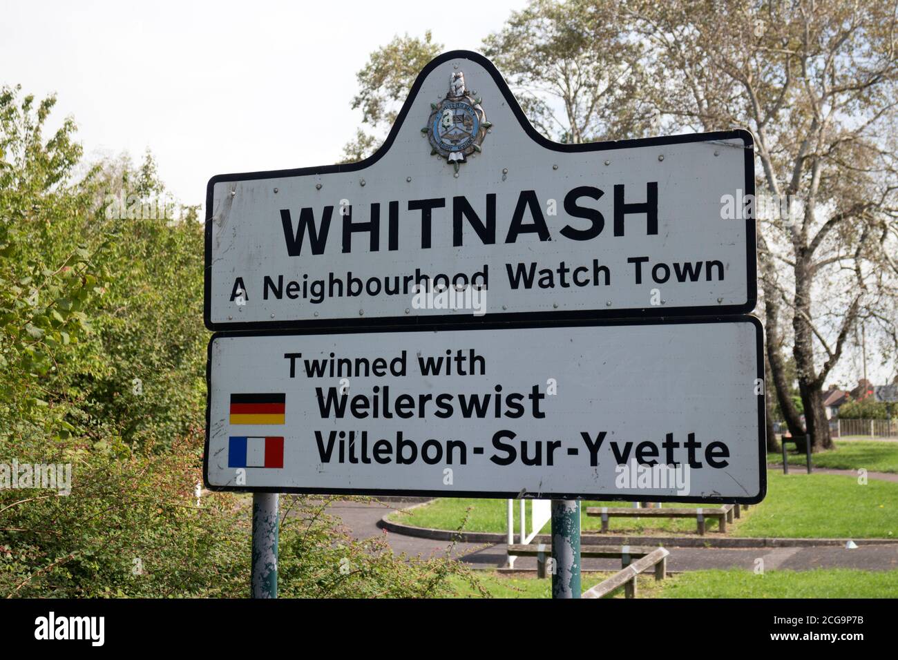 Whitnash Stadtschild mit Partnerstädten, Warwickshire, England, Vereinigtes Königreich Stockfoto