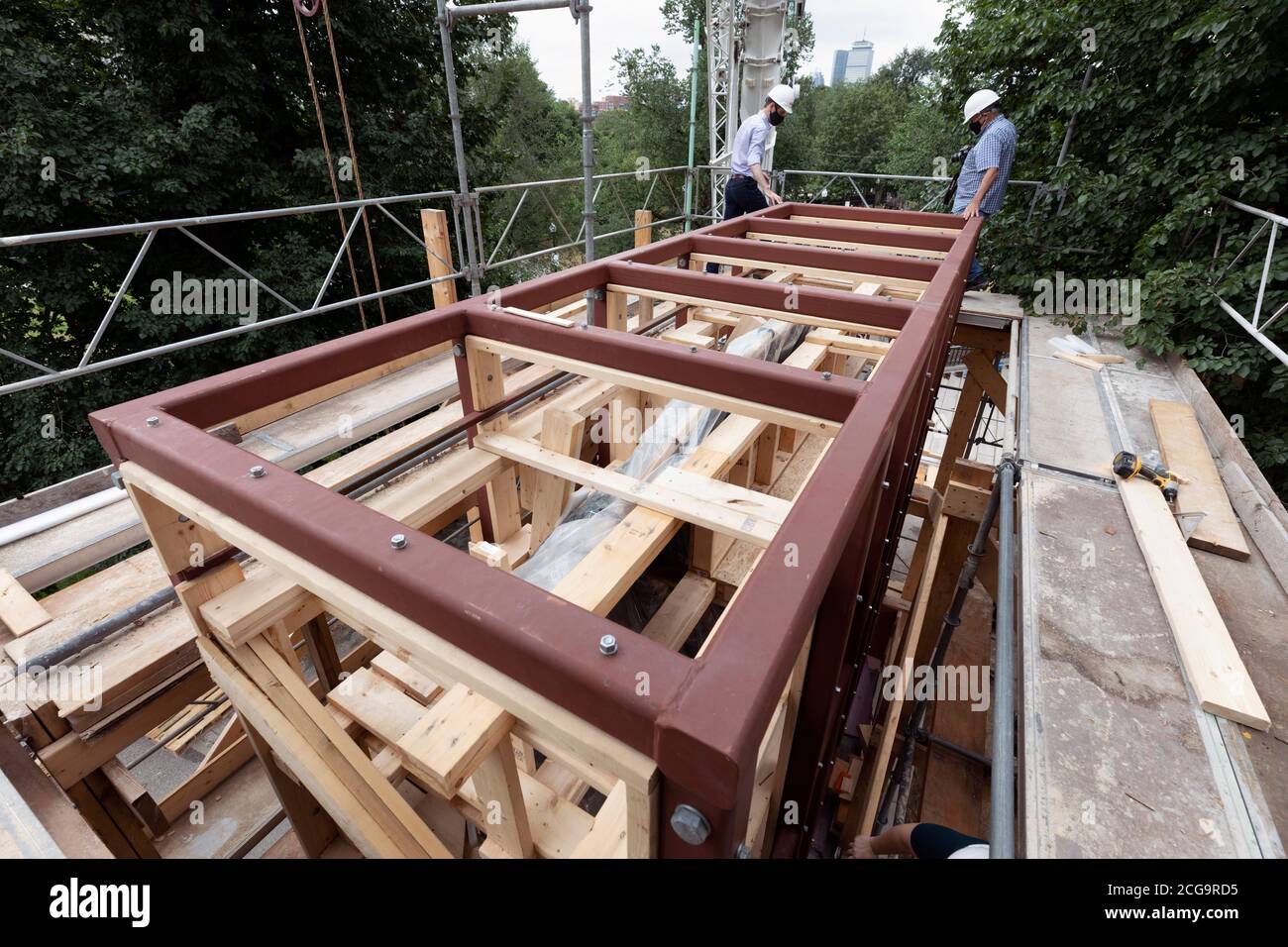 Entfernung zur außerorts-Restaurierung des historischen Shaw 54th Memorial Bronzerelief außerhalb des Statehouse in Boston, Massachusetts, USA Stockfoto