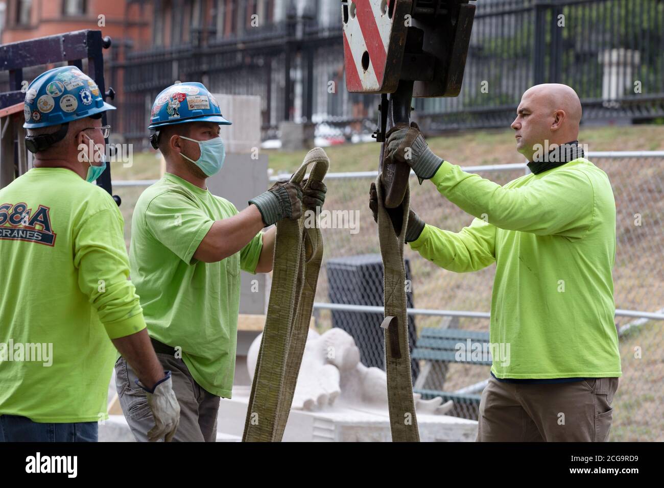 Entfernung zur außerorts-Restaurierung des historischen Shaw 54th Memorial Bronzerelief außerhalb des Statehouse in Boston, Massachusetts, USA Stockfoto