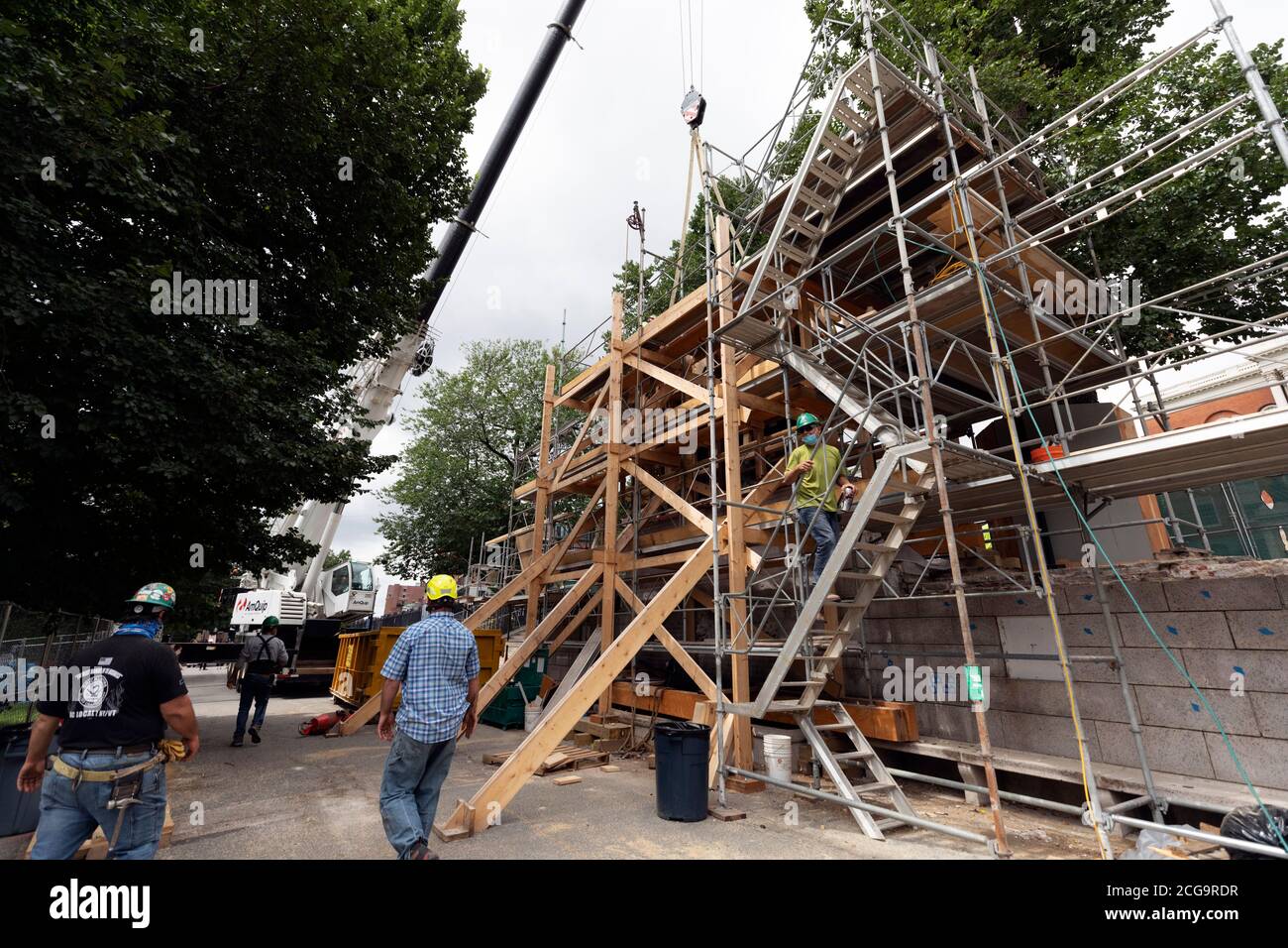 Entfernung zur außerorts-Restaurierung des historischen Shaw 54th Memorial Bronzerelief außerhalb des Statehouse in Boston, Massachusetts, USA Stockfoto