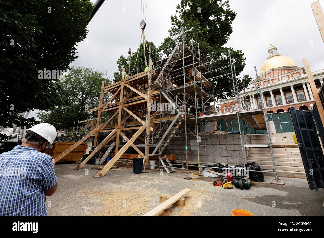 Entfernung zur außerorts-Restaurierung des historischen Shaw 54th Memorial Bronzerelief außerhalb des Statehouse in Boston, Massachusetts, USA Stockfoto