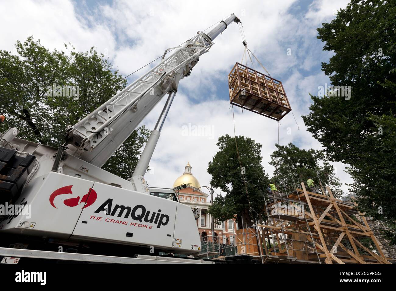 Entfernung zur außerorts-Restaurierung des historischen Shaw 54th Memorial Bronzerelief außerhalb des Statehouse in Boston, Massachusetts, USA Stockfoto