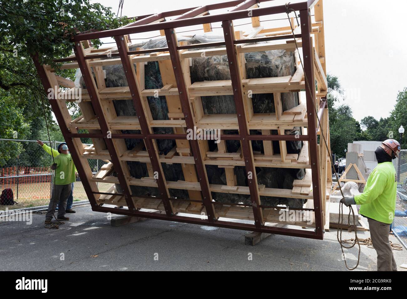 Entfernung zur außerorts-Restaurierung des historischen Shaw 54th Memorial Bronzerelief außerhalb des Statehouse in Boston, Massachusetts, USA Stockfoto
