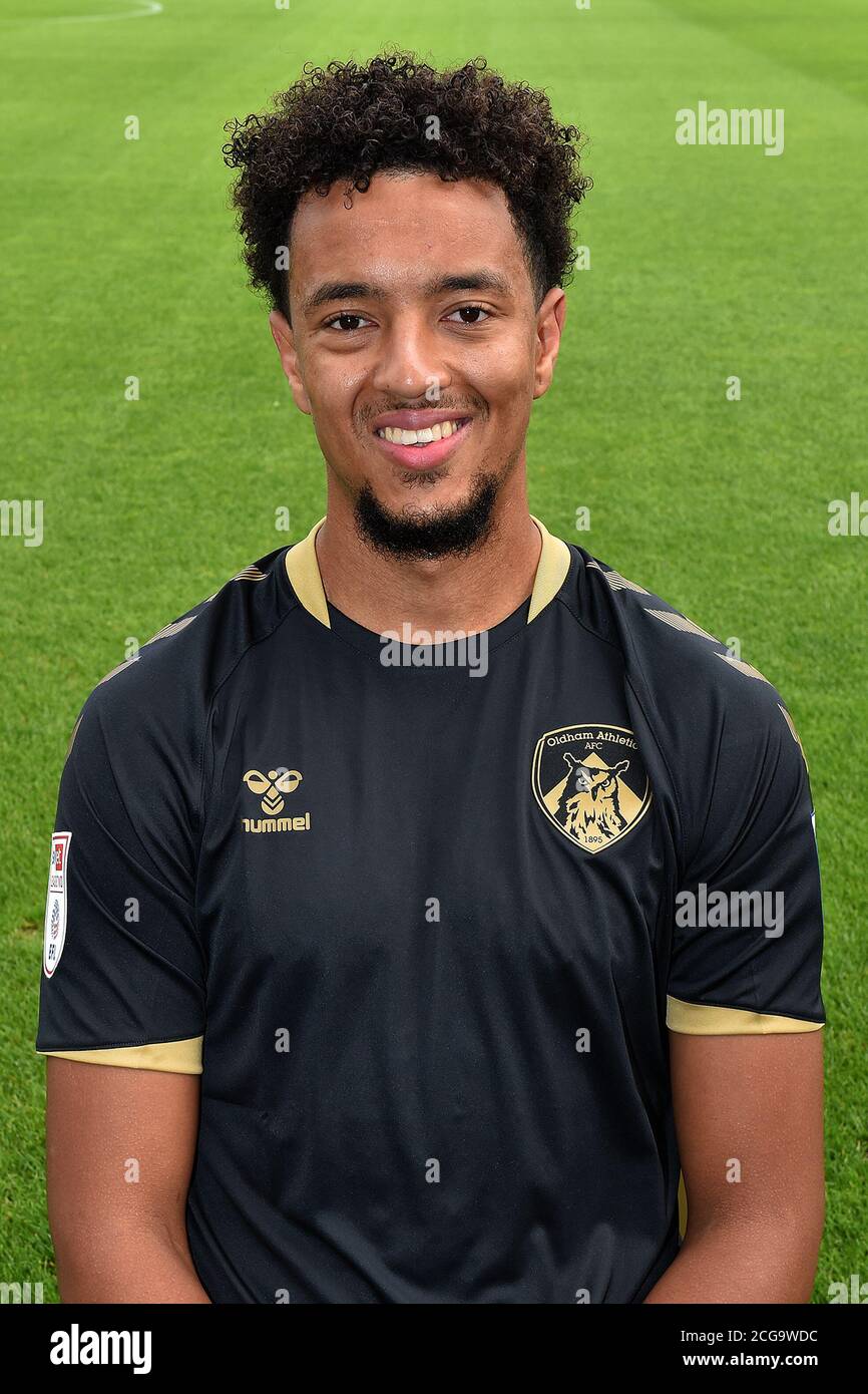 OLDHAM, ENGLAND. SEPTEMBER 2020. Cameron Borthwick Jackson im Jubiläums-Kit bei der odham Athletic Fotocall im Boundary Park, Oldham (Quelle: Eddie Garvey, Mi News) Stockfoto